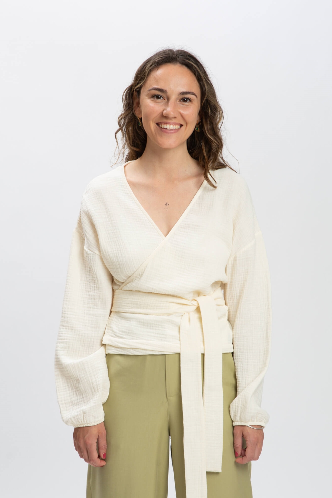 Image of MATONA dames vegan Wikkelblouse Muslin Ecru/Crème