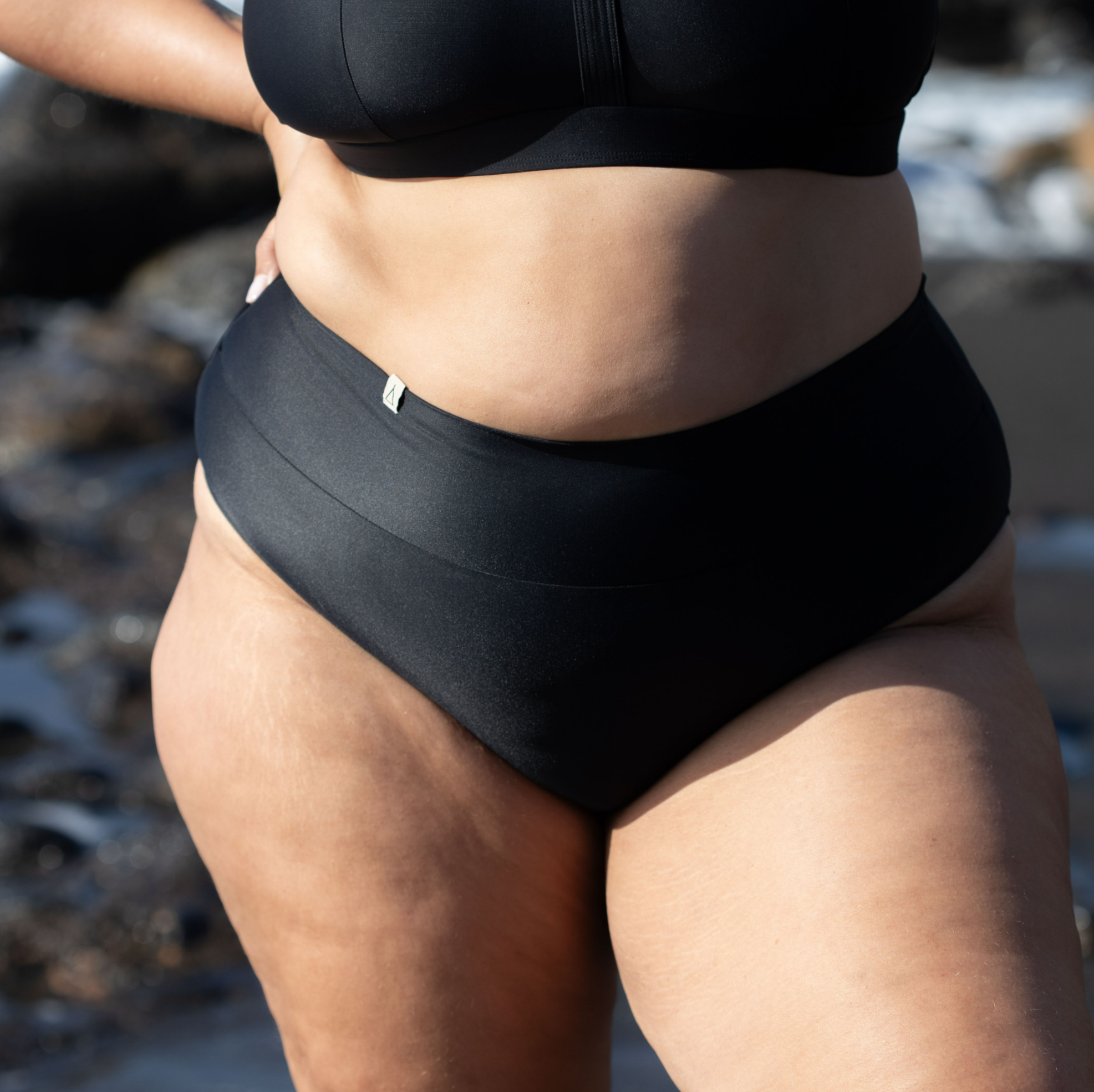 Inaska Damen vegan Bikini-Hose Soft High Waist Feel Schwarz