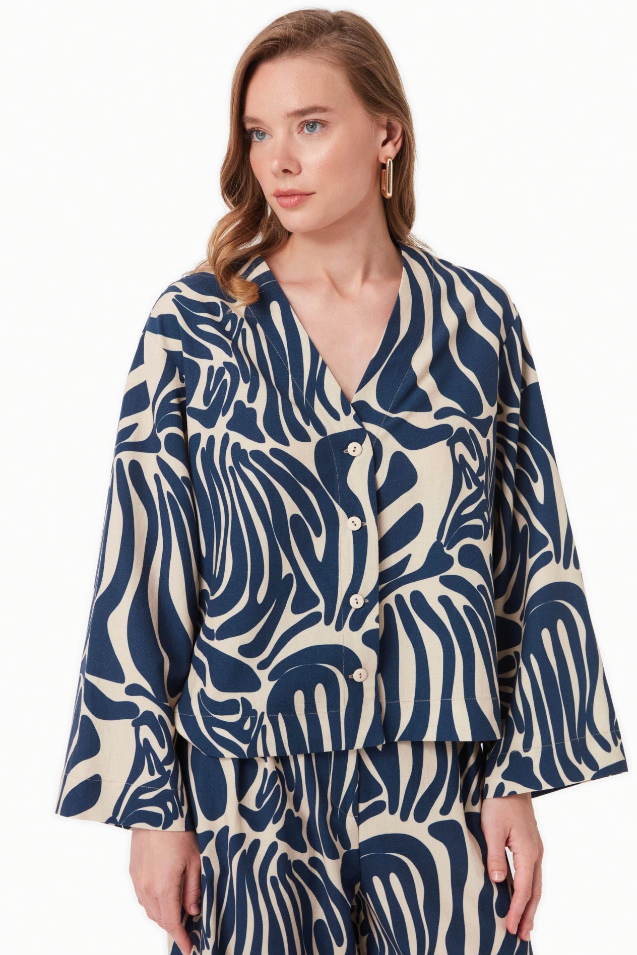 ORGANICATION Damen vegan Bluse Mit Muster Abstrakt