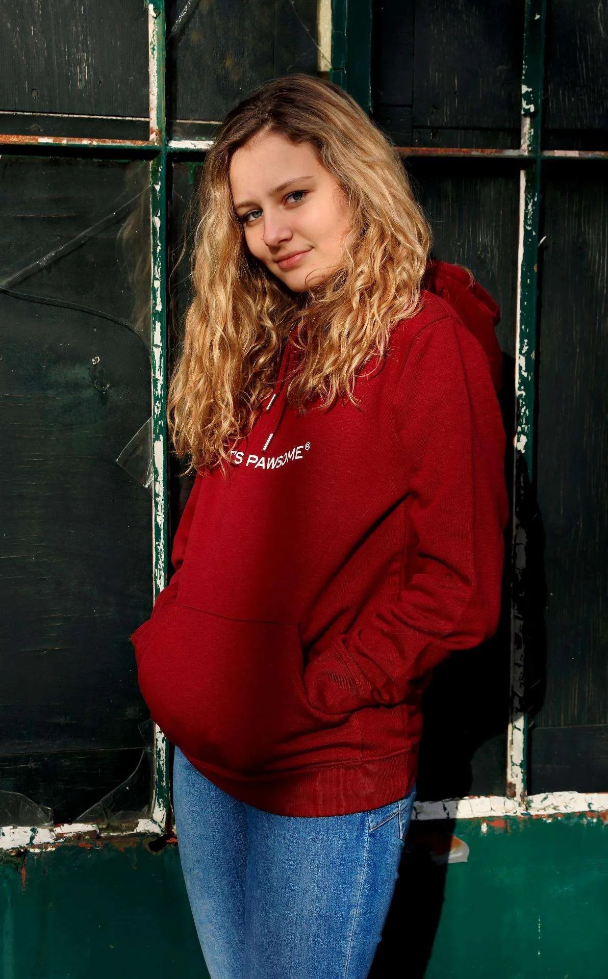 Image of IT'S PAWSOME dames vegan Hoodie Casper Burgundy