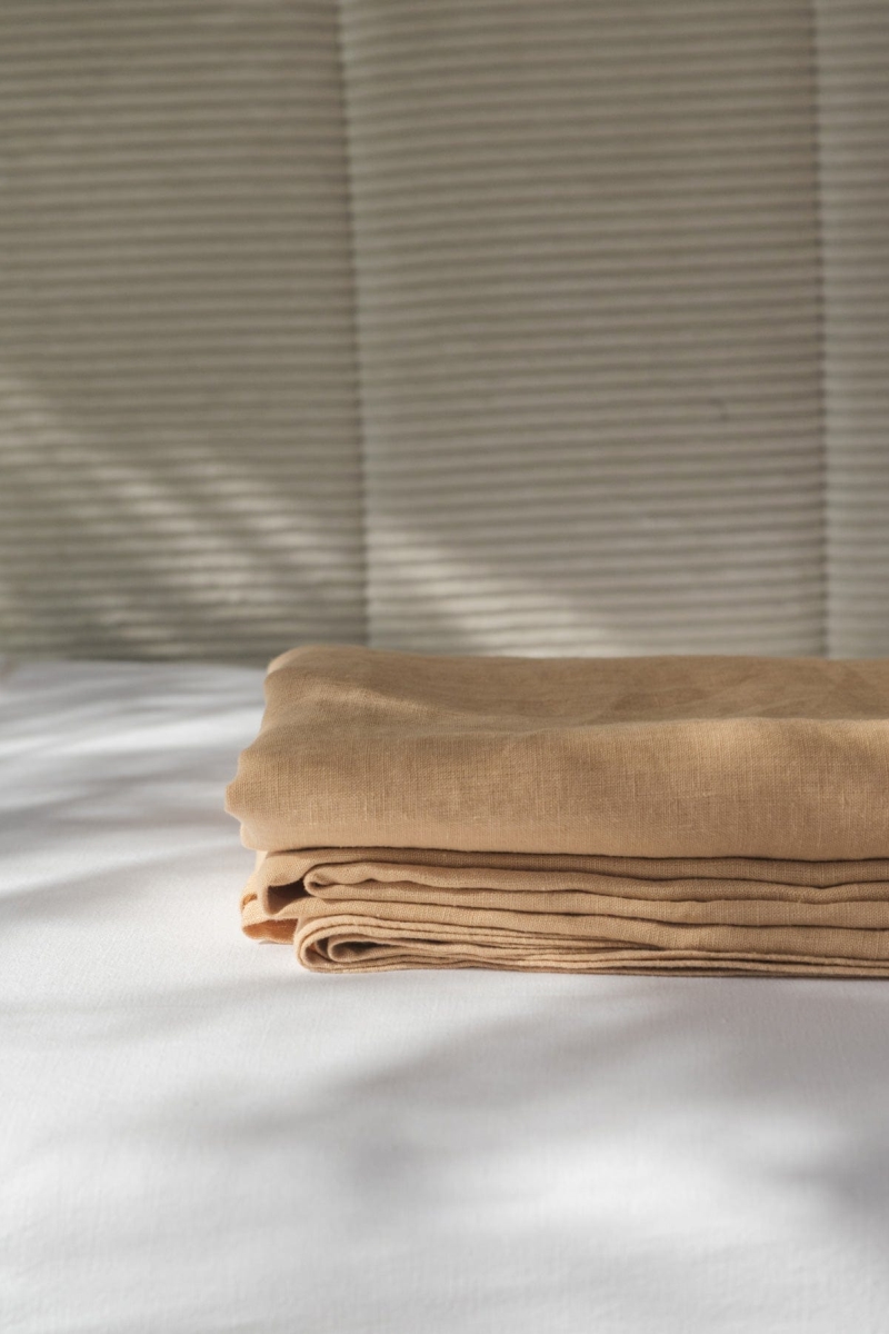 Image of AmourLinen unisex vegan Platte Mosterd
