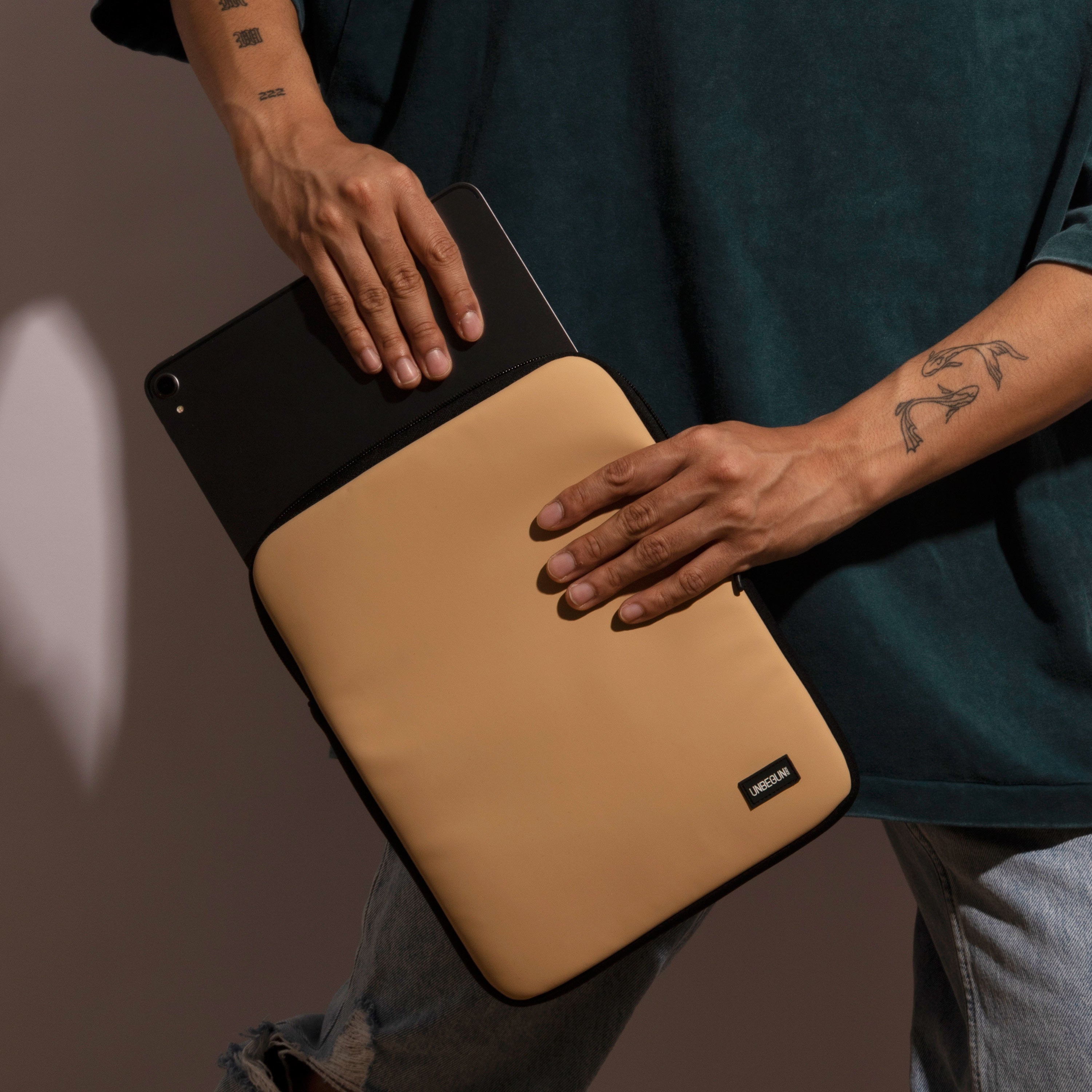 62930 - Herren vegan Ipad Sleeve Sand Beige