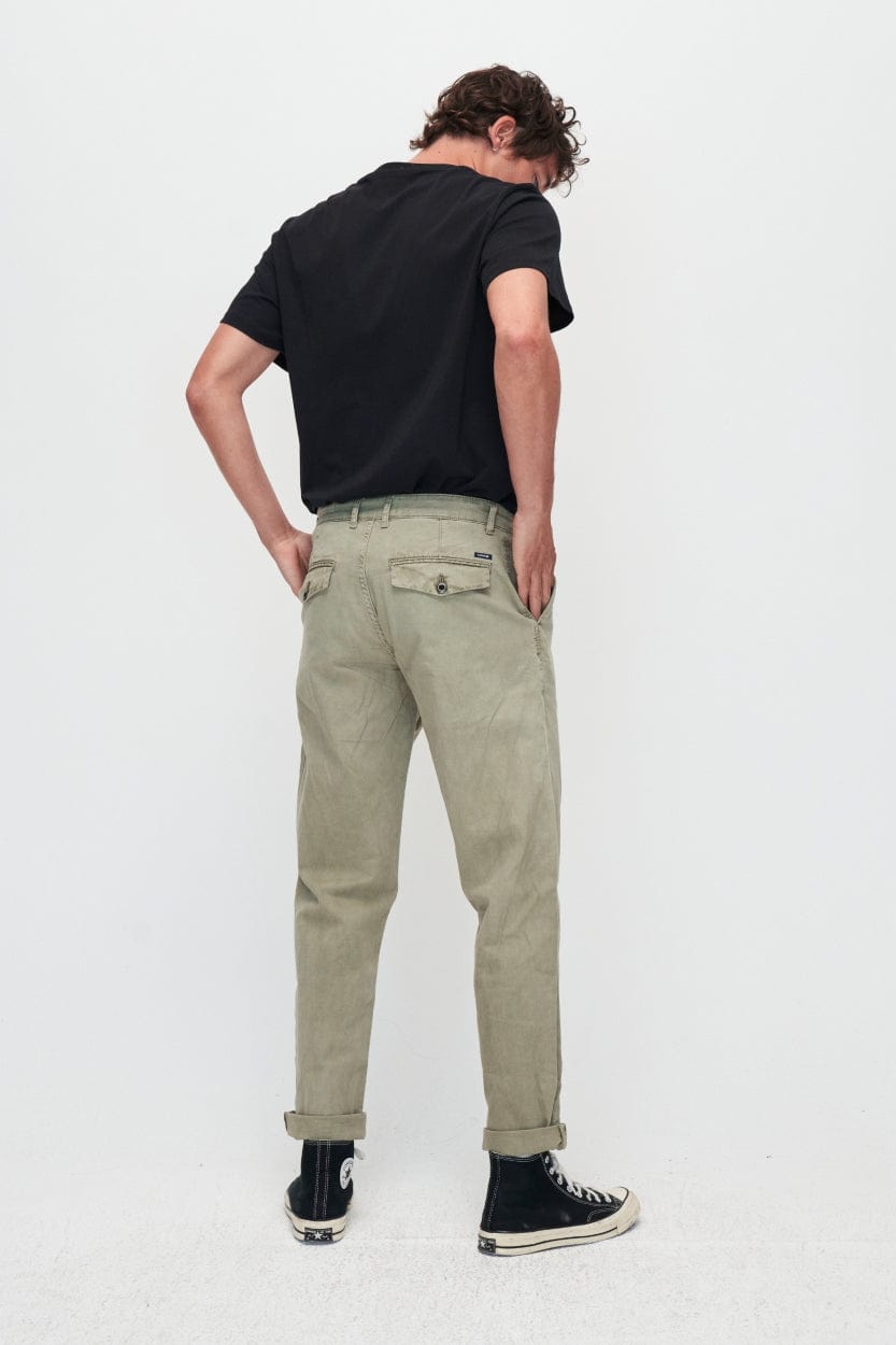 Kuyichi men vegan Chino Pants Darren Army Green