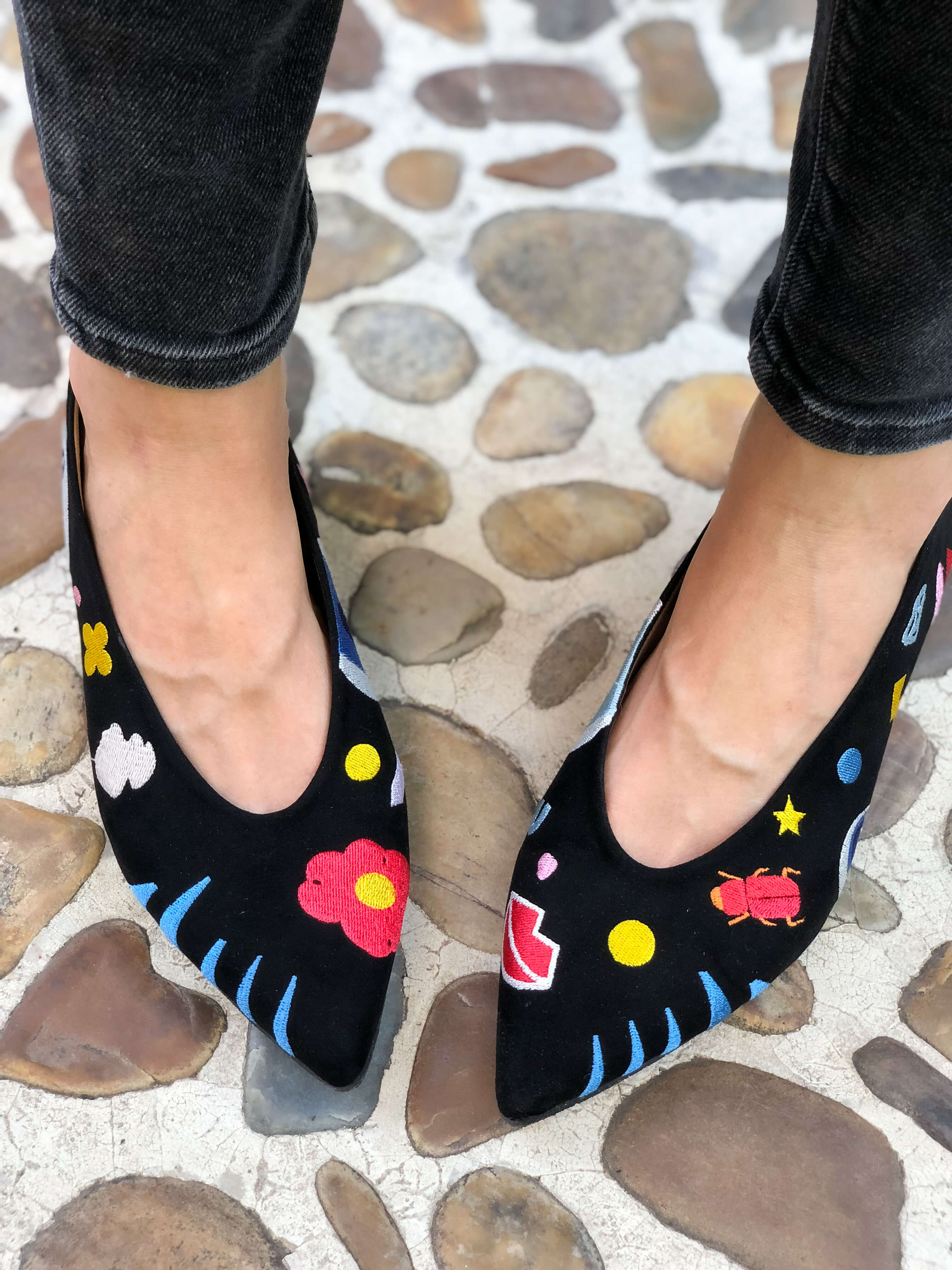 Momoc womens vegan Flats A New Universe Black