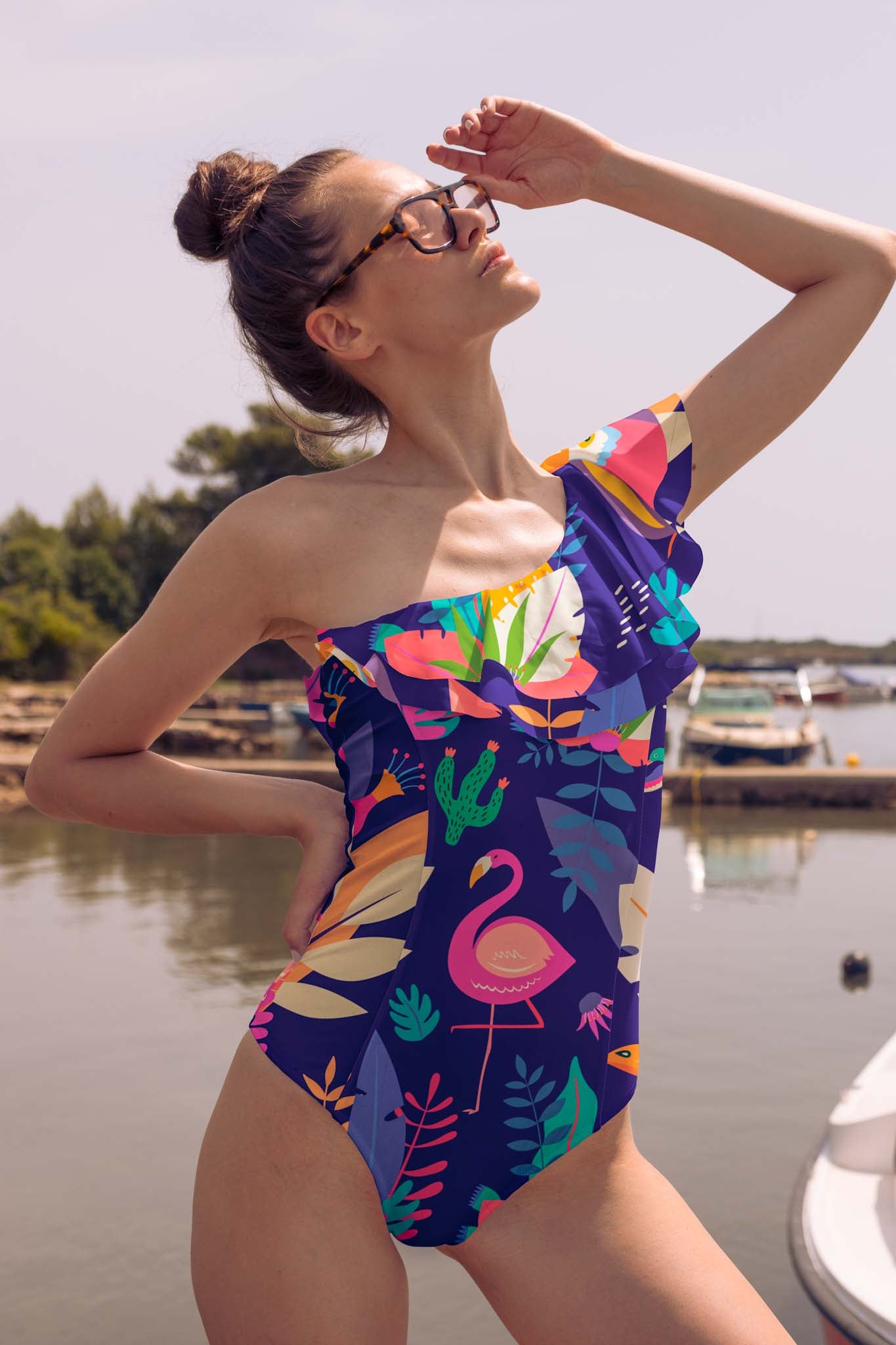 Image of Averie dames vegan Zwempak Met Ruches Uit Een Stuk Rayne Tropical Wildlife On Deep Purple