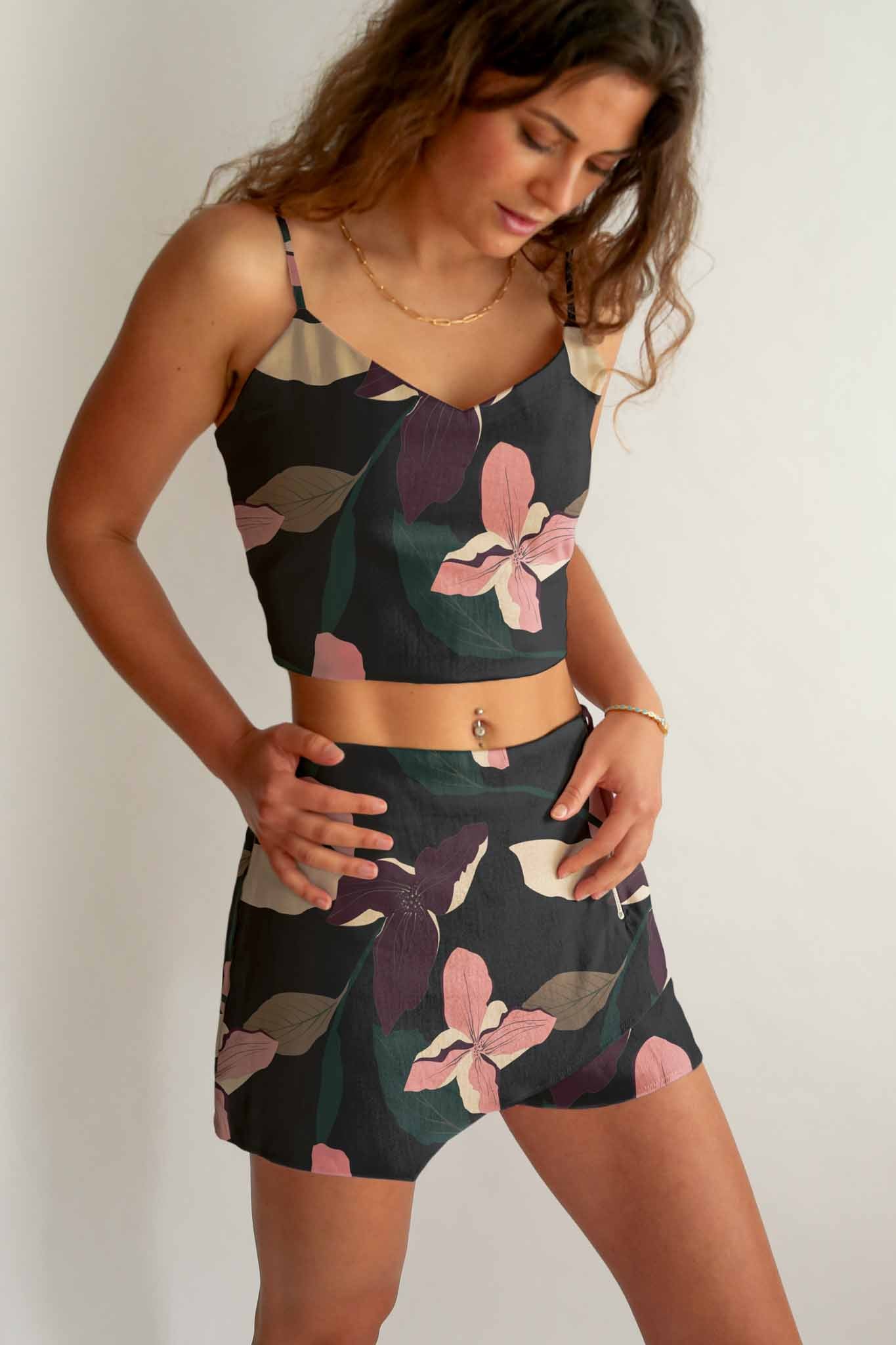 Image of Averie dames vegan Crop Top En Shorts Set Athena Lily Posy Print Op Groen