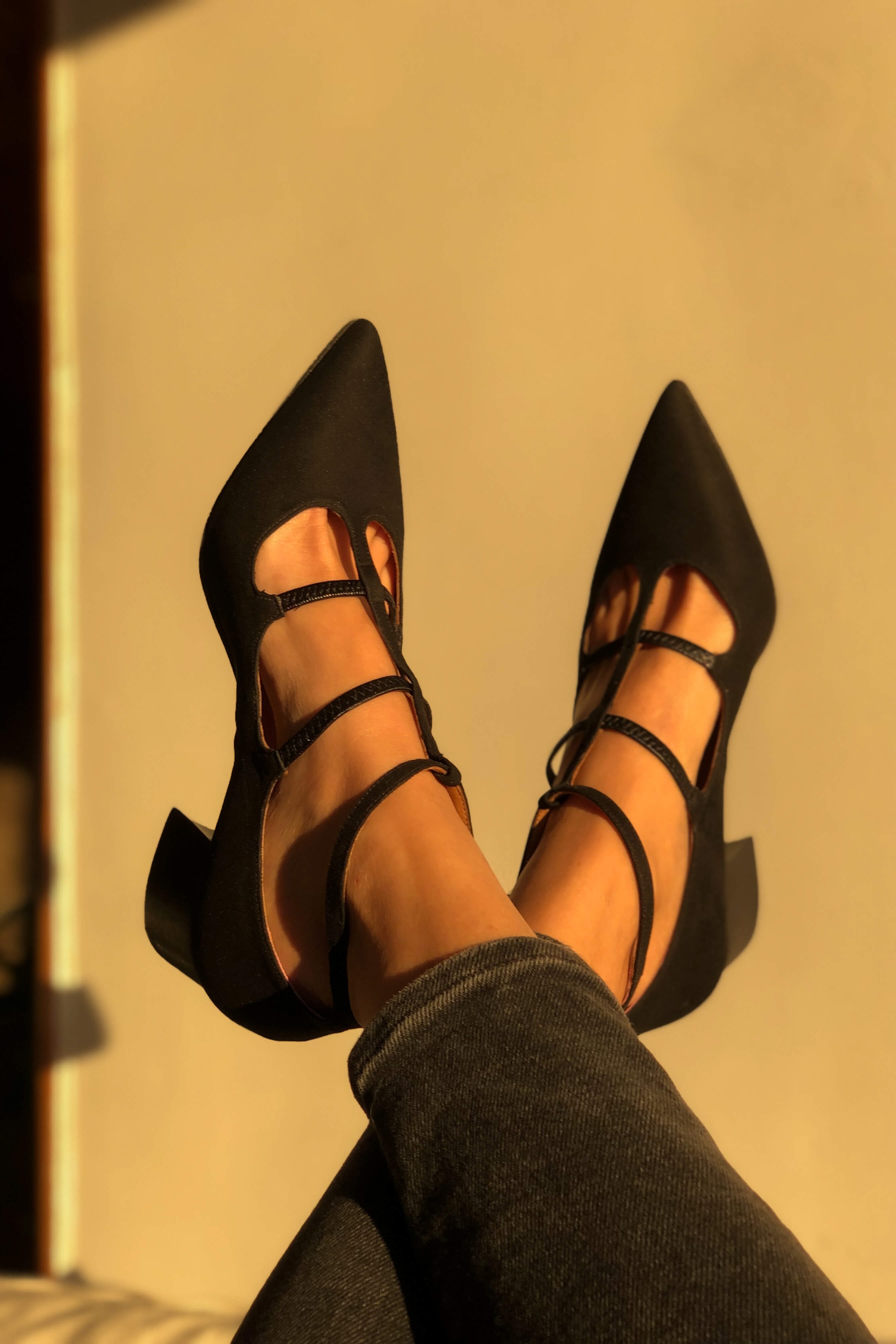 Momoc Damen vegan Pumps Mittwoch Midi Schwarz