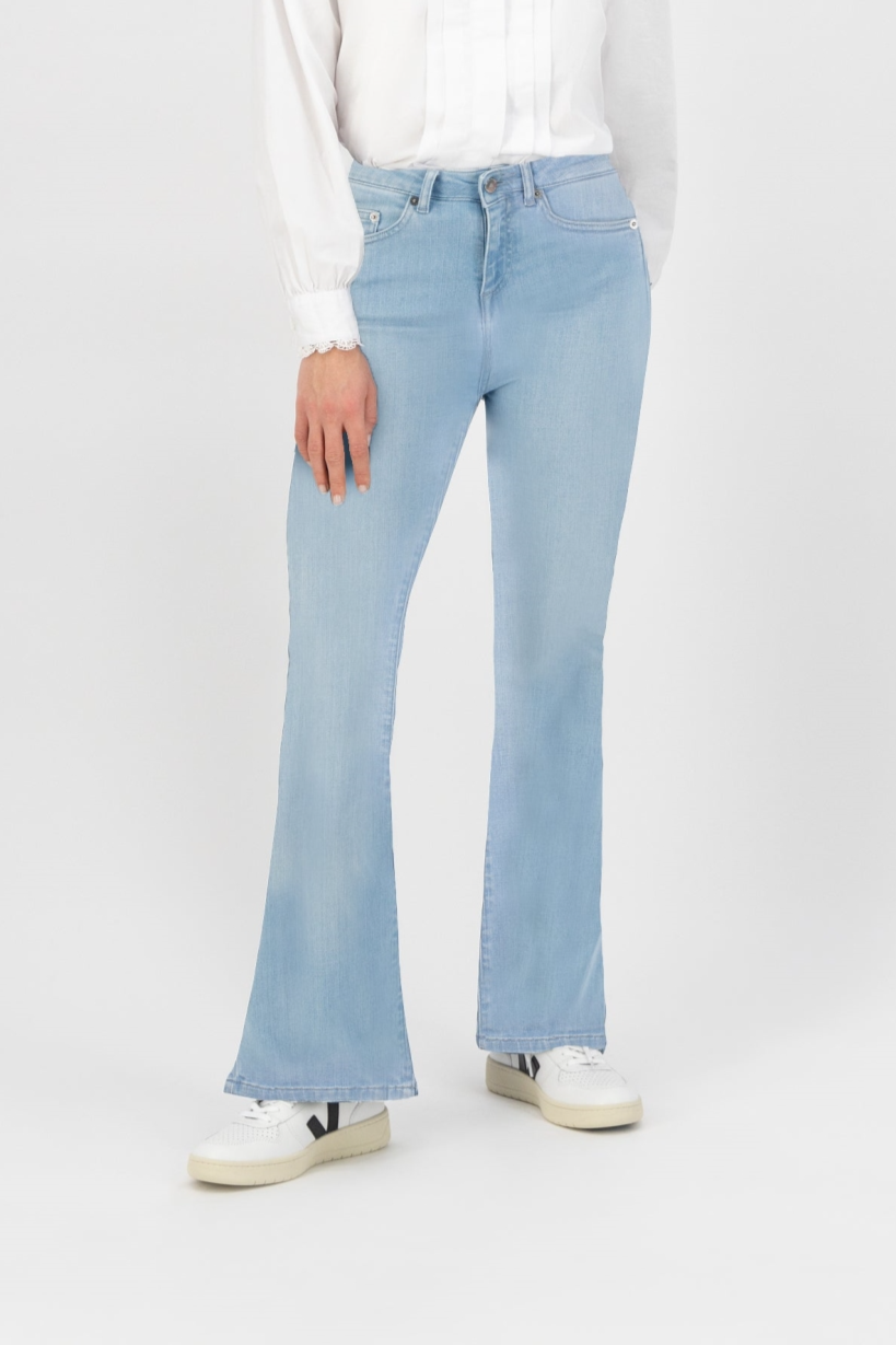 72502 - Damen vegan Jeans Flared Isy Sunny Stone Blau