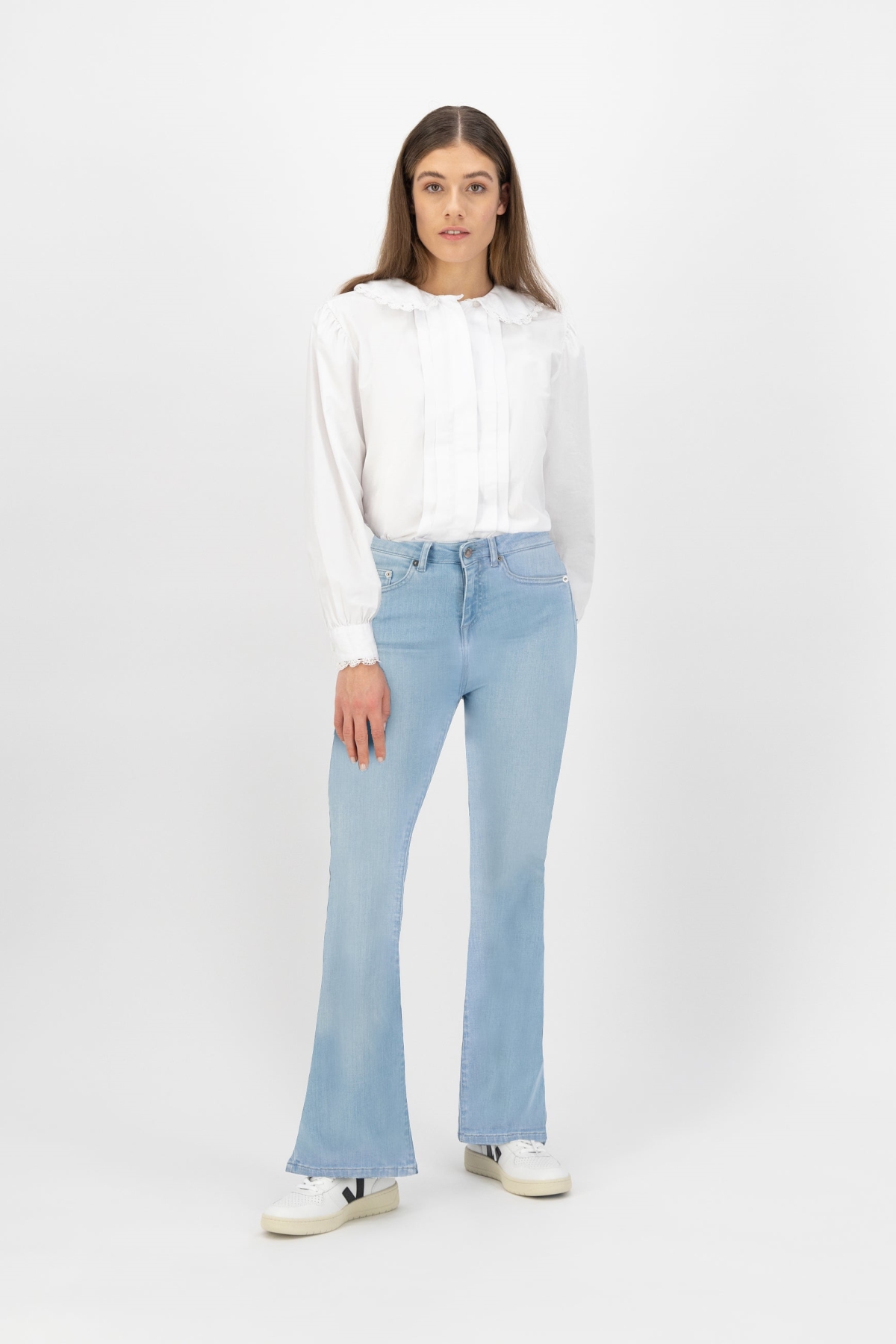 MUD Jeans Damen vegan Jeans Flared Isy Sunny Stone Blau