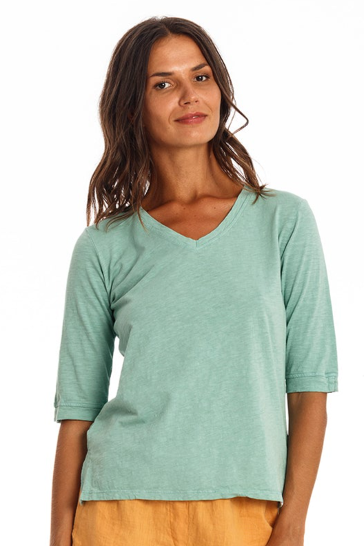 Image of RAVENS VIEW IBIZA dames vegan Top Lisa Cameo Groen