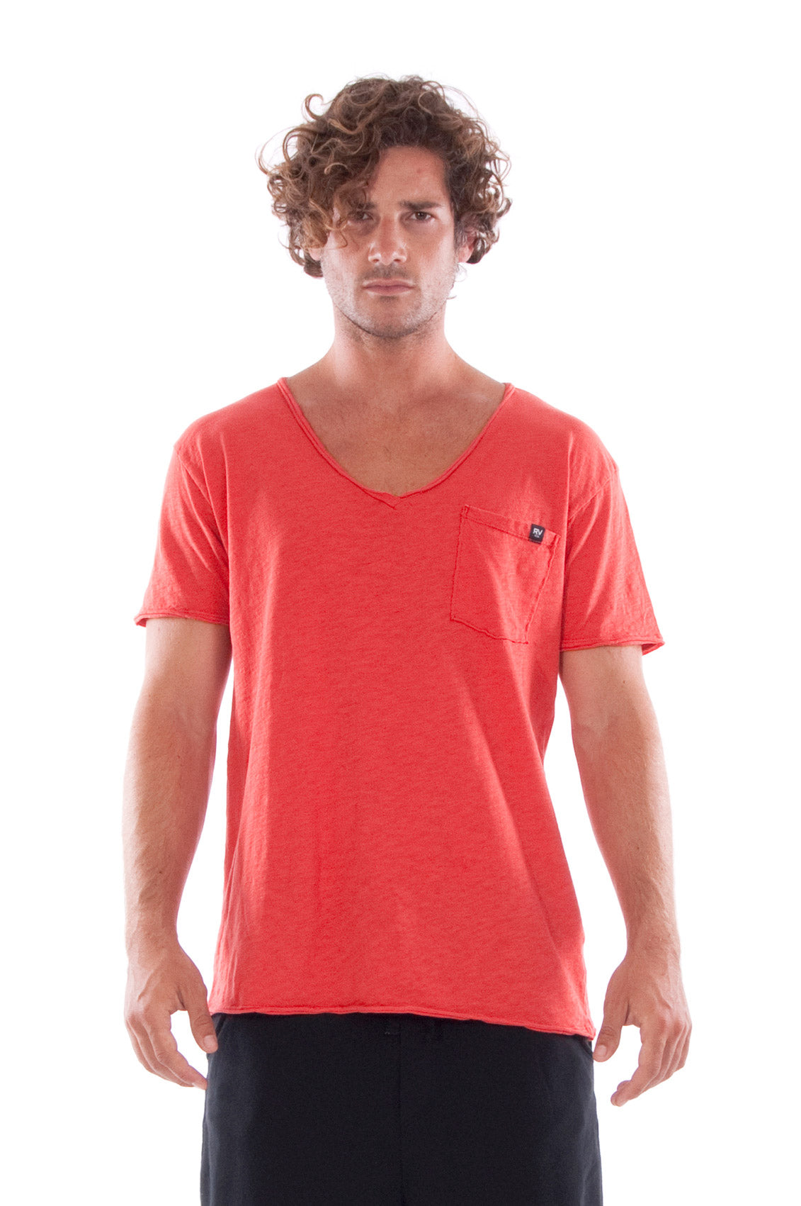 RAVENS VIEW IBIZA Herren vegan T-Shirt V-Ausschnitt Wild Pocket Candy Red