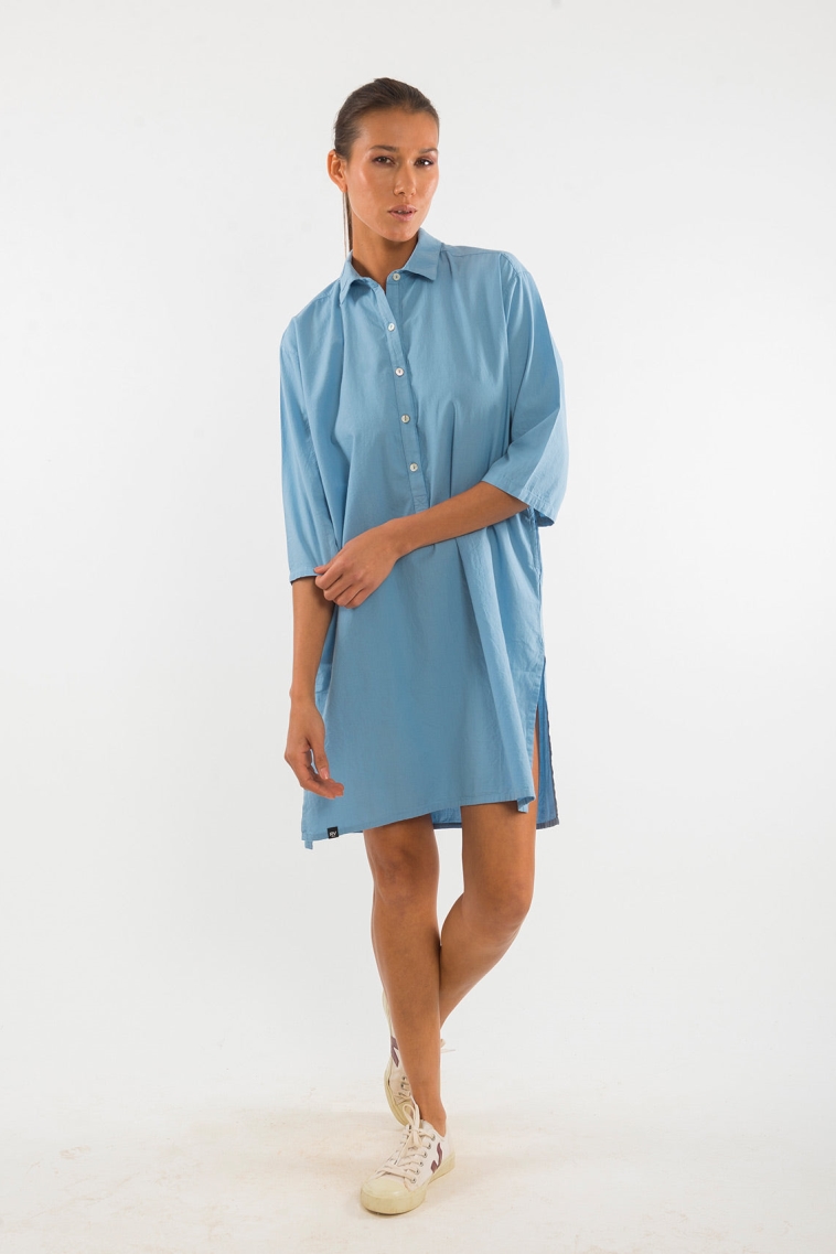 Image of RAVENS VIEW IBIZA dames vegan Overhemdjurk Isla Faded Denim Blauw