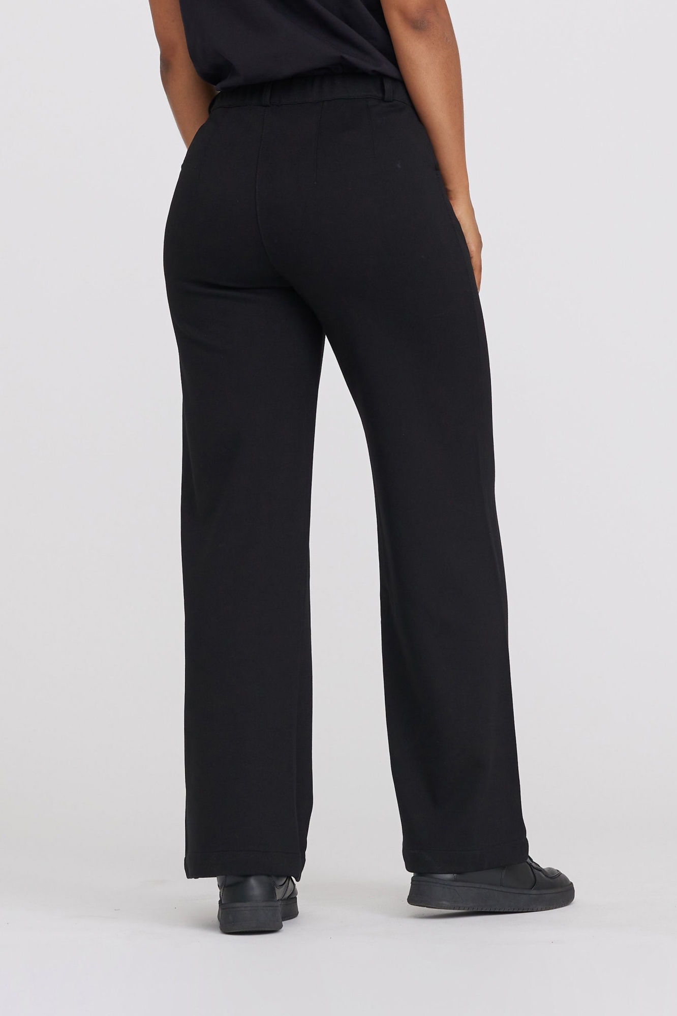 Image of LAURIE dames vegan Broek Donna Loose Sl Zwart Geborsteld