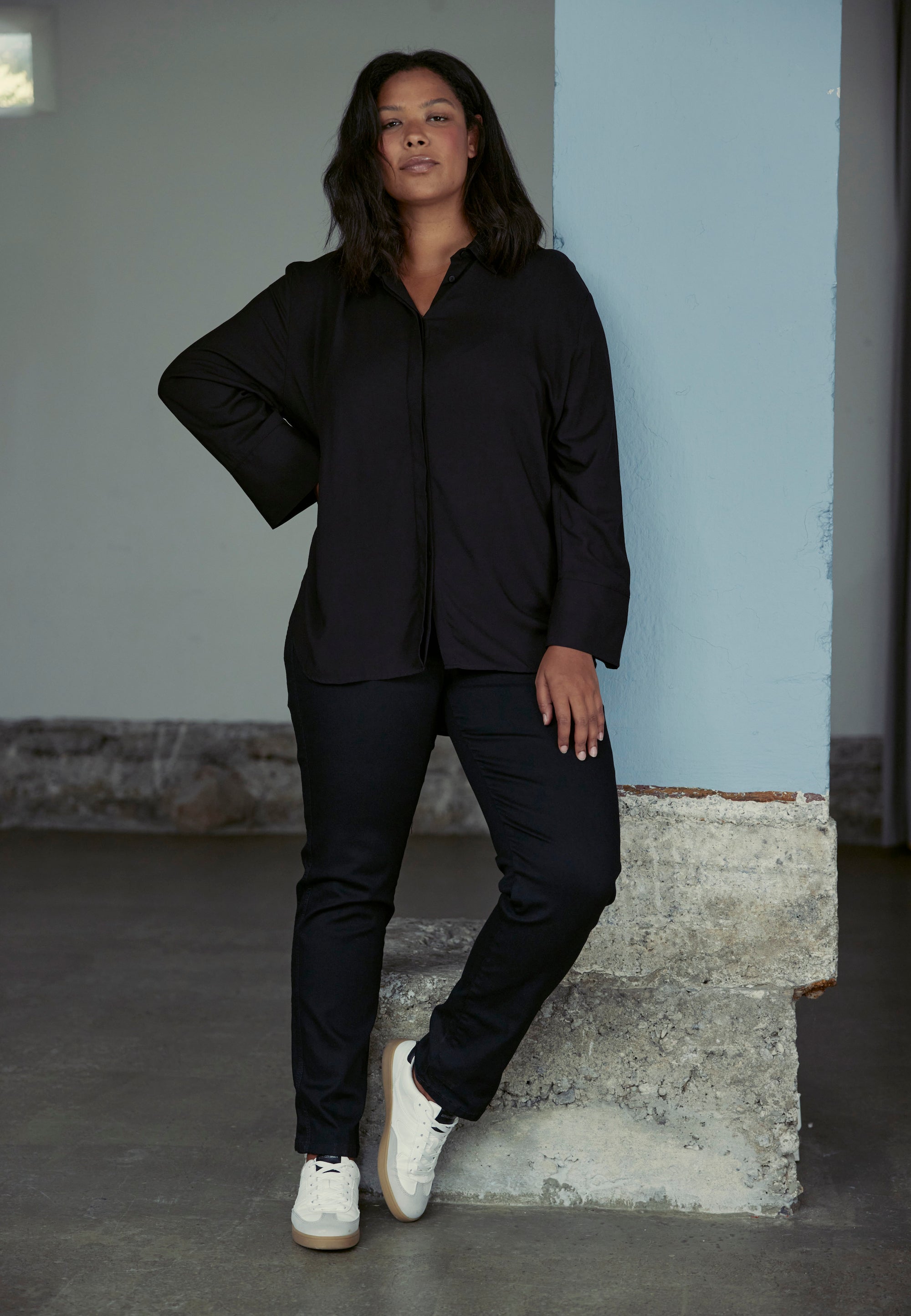 LAURIE womens vegan Serene Regular Ml - Black