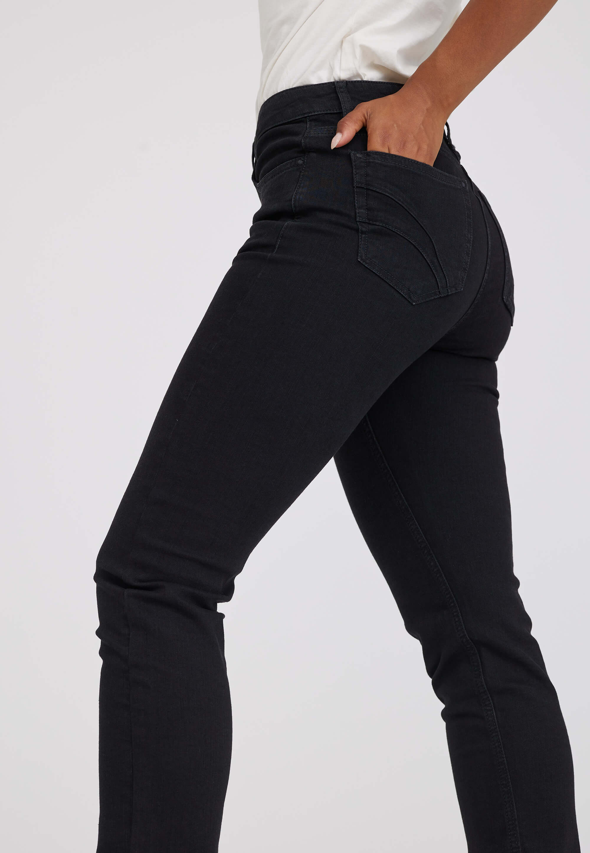 78559 - Damen vegan Jeans Charlotte Regular Medium Length Ecolabel Washed Black Denim 78559 - Damen vegan Jeans Charlotte Regular Medium Length Ecolabel Washed Black Denim