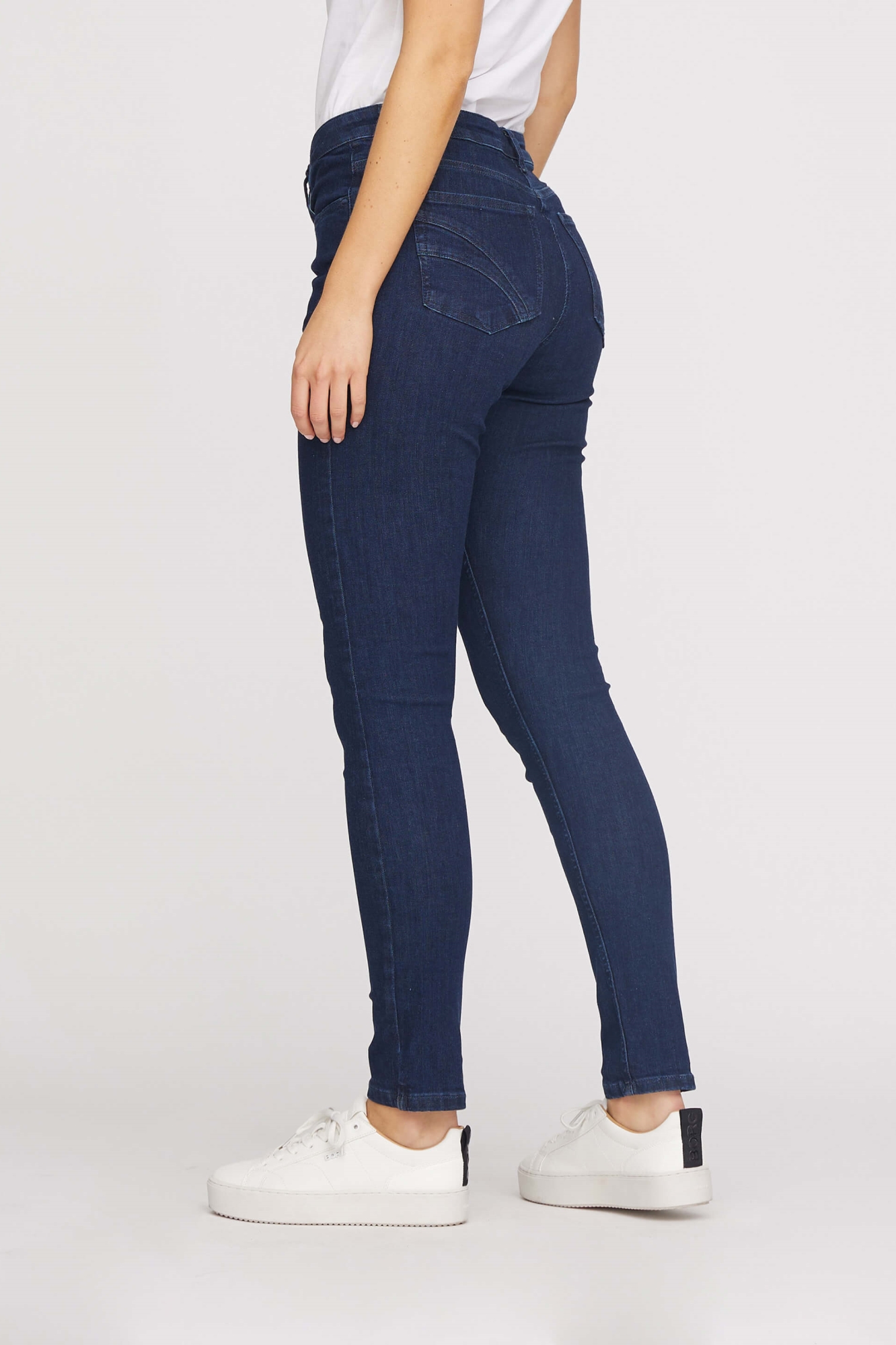 LAURIE Damen vegan Jeans Laura Slim Medium Length Ecolabel Dark Blue Denim