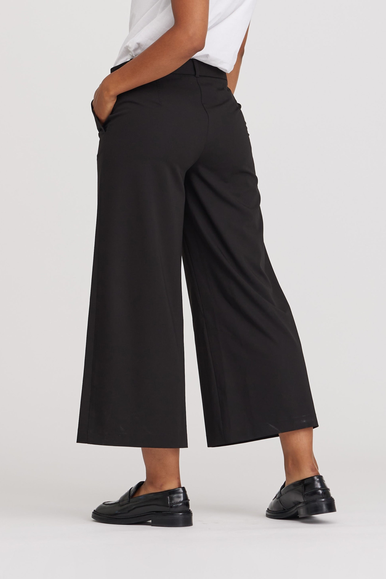 LAURIE Damen vegan Hose Loose Lia Crop Schwarz