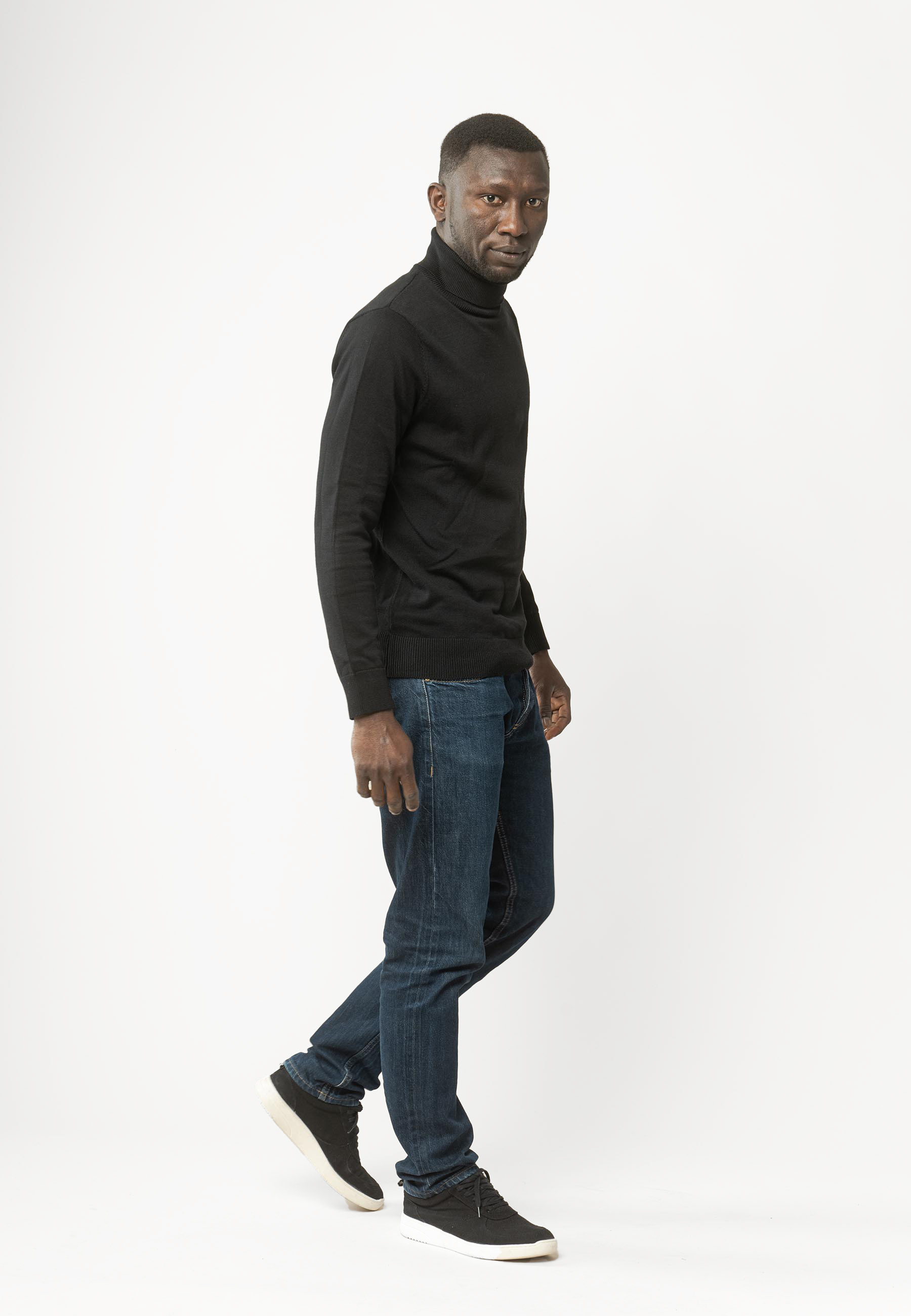 MELA men vegan Turtleneck Kanja Black