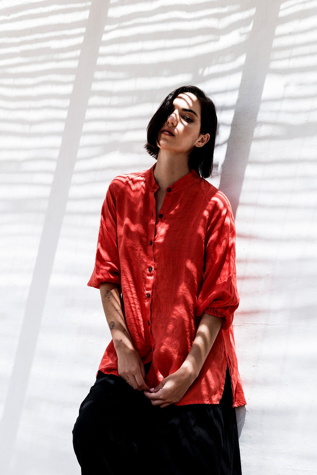 Image of RAVENS VIEW IBIZA dames vegan Linnen Overhemd Mei Stralend Rood