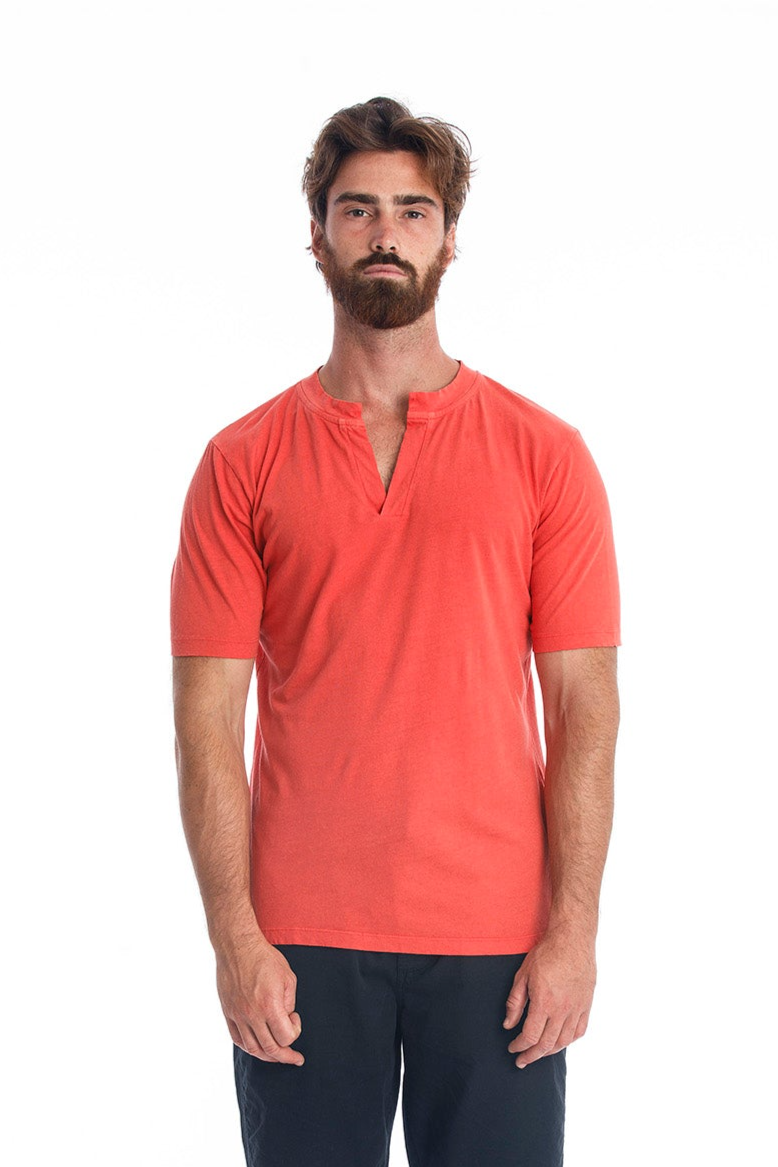 RAVENS VIEW IBIZA Herren vegan Leinen Tee Cruise Radiant Red
