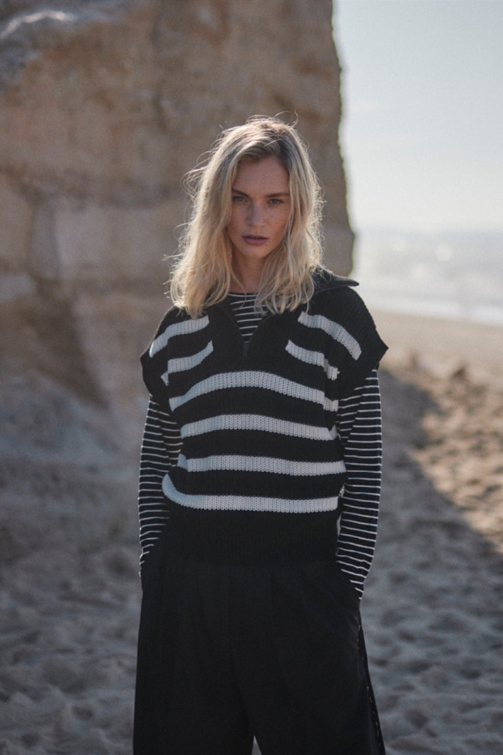 Image of WOTE dames vegan Gebreid Vest Strepen Zwart Wit