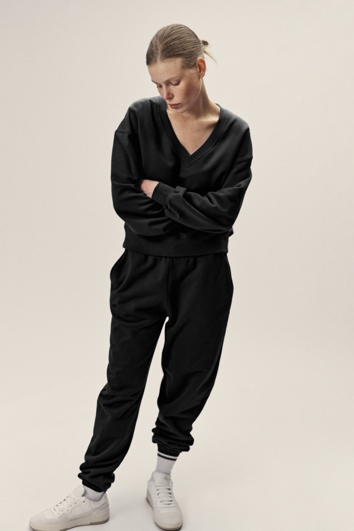 WOTE Damen vegan Sweatshirt V-Ausschnitt Schwarz