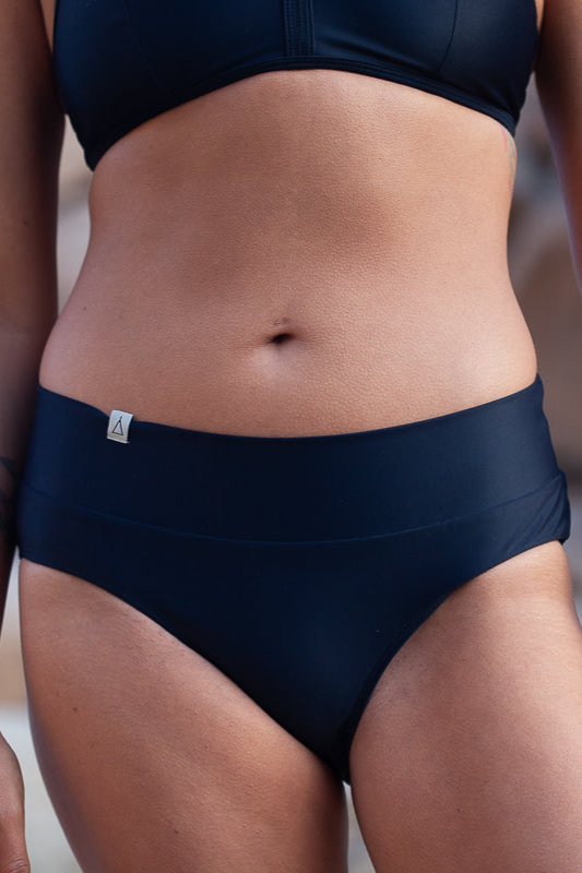Image of Inaska dames vegan Zachte Taille Bikinibroekje Flow Classic Zwart