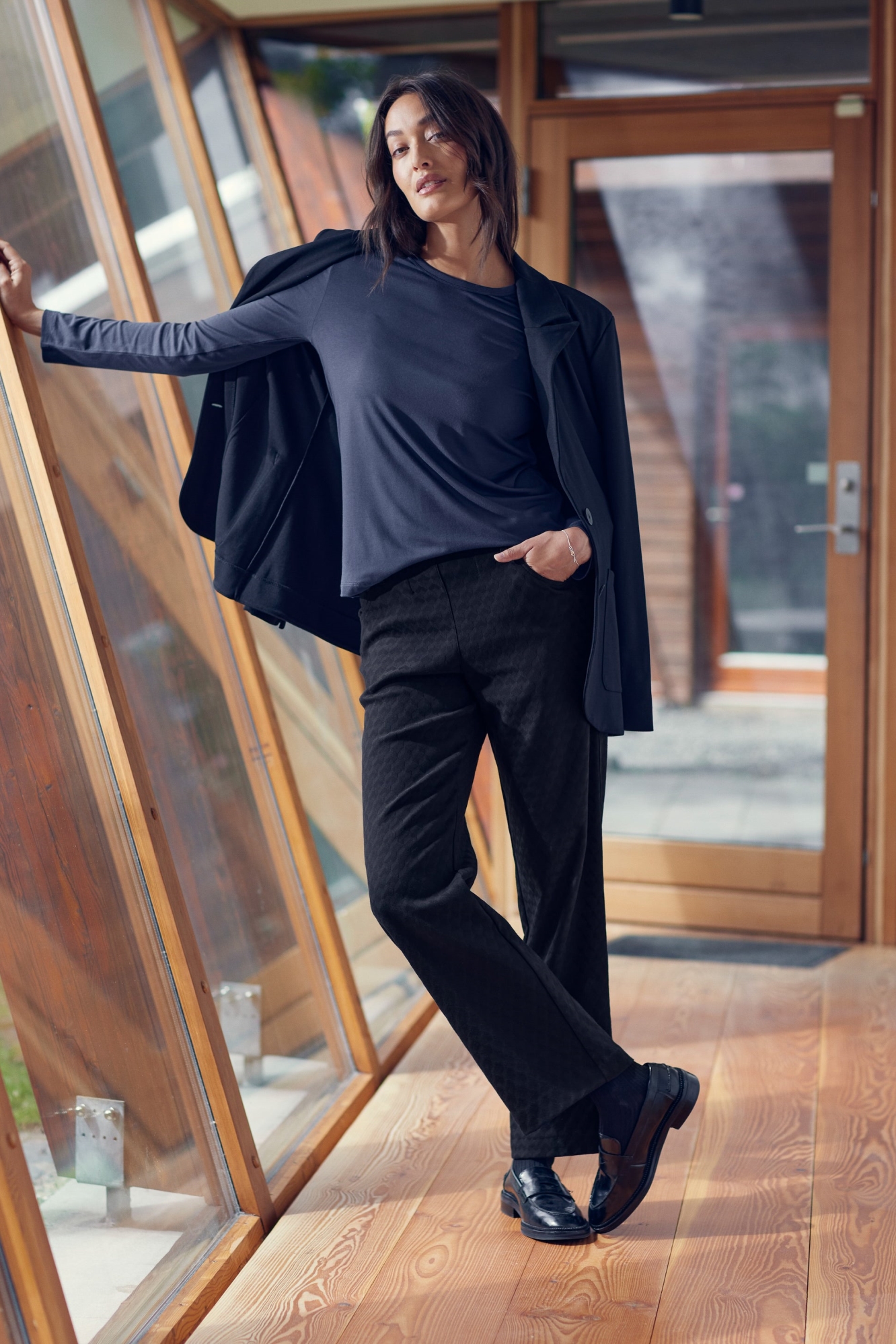 LAURIE Damen vegan Hose Tracy Straight Short Länge Schwarz Jacquard