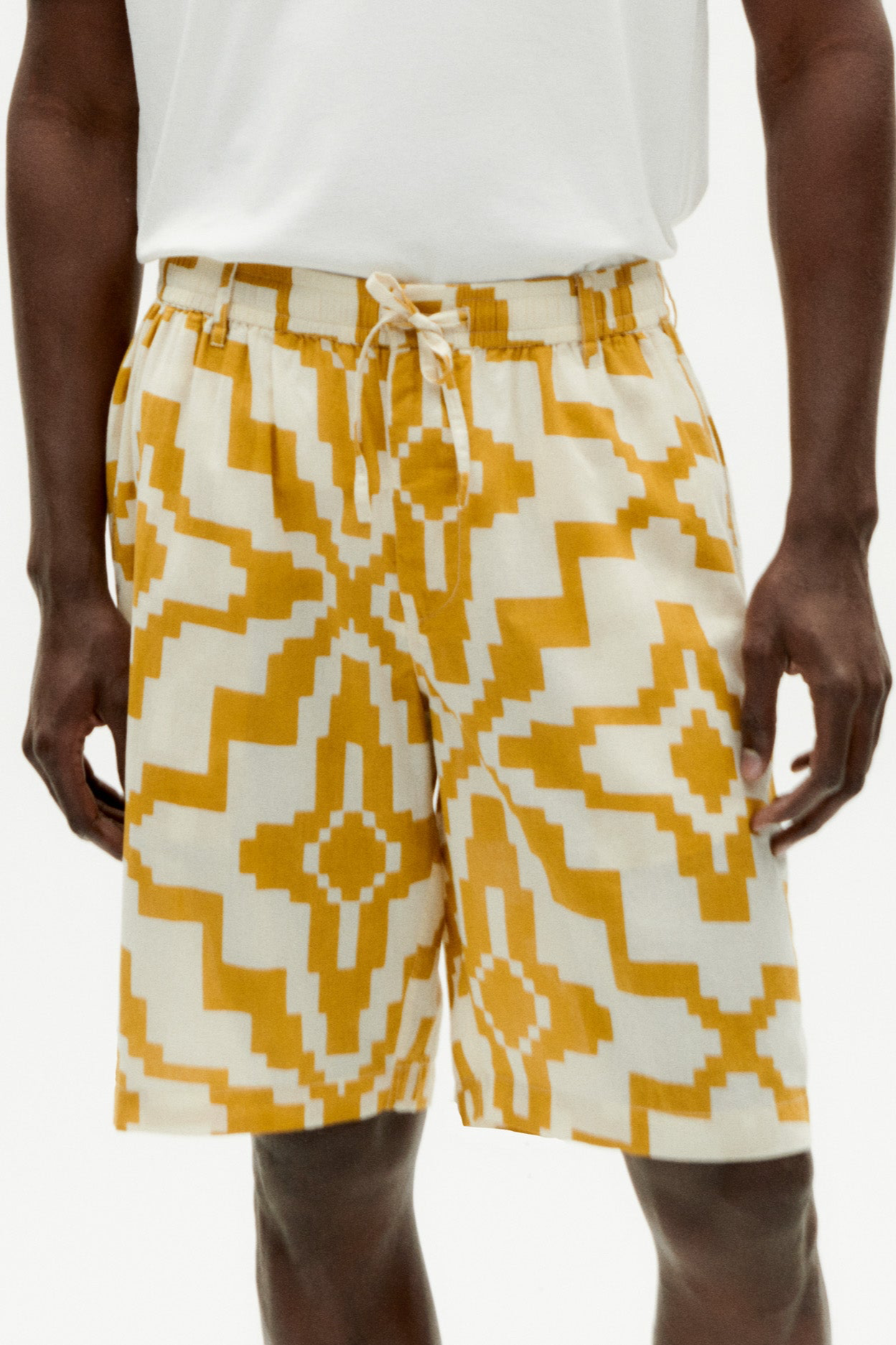 Thinking mu Herren vegan Shorts Bermuda Illusion Gelb