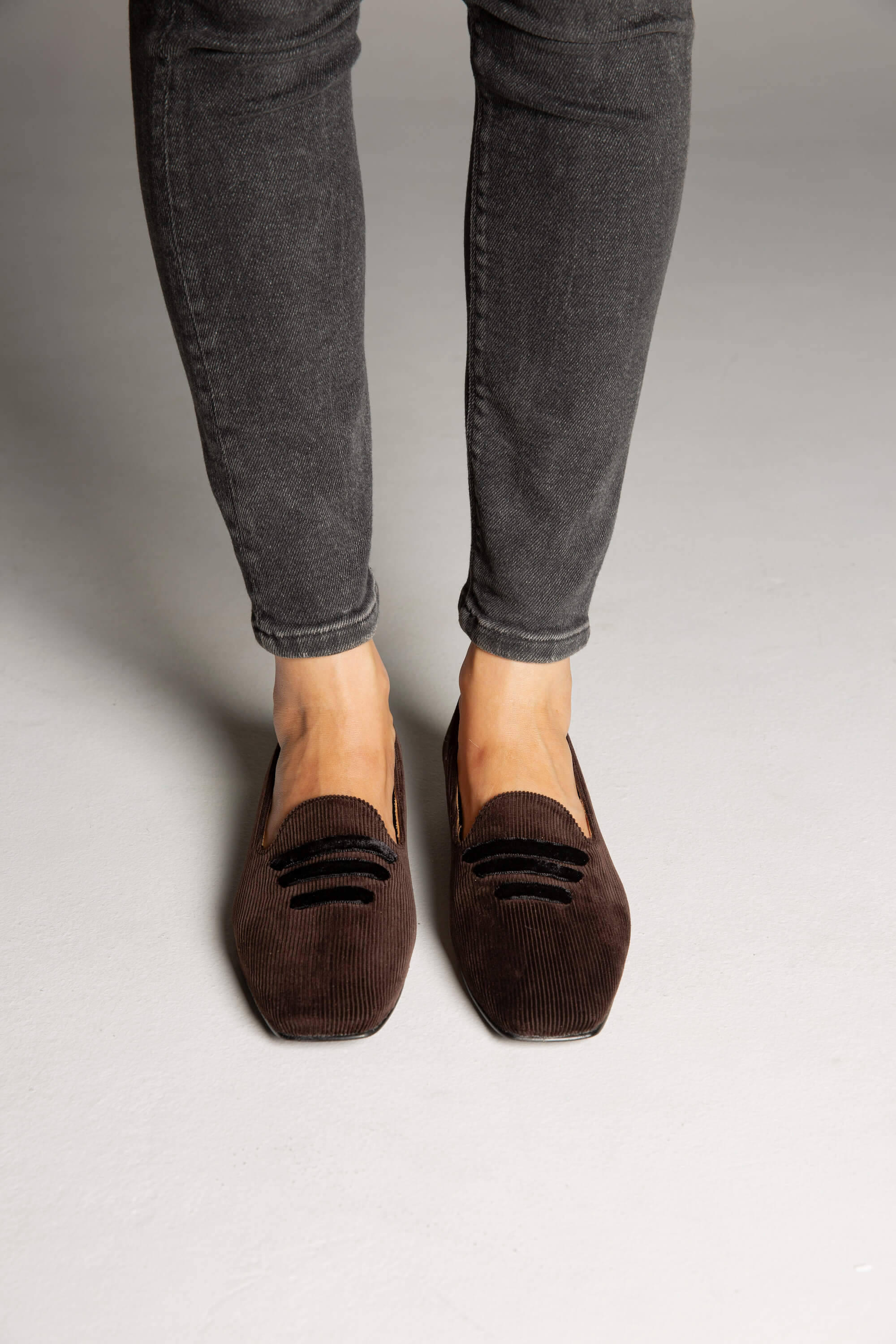 Momoc womens vegan Loafers Corduroy Brown