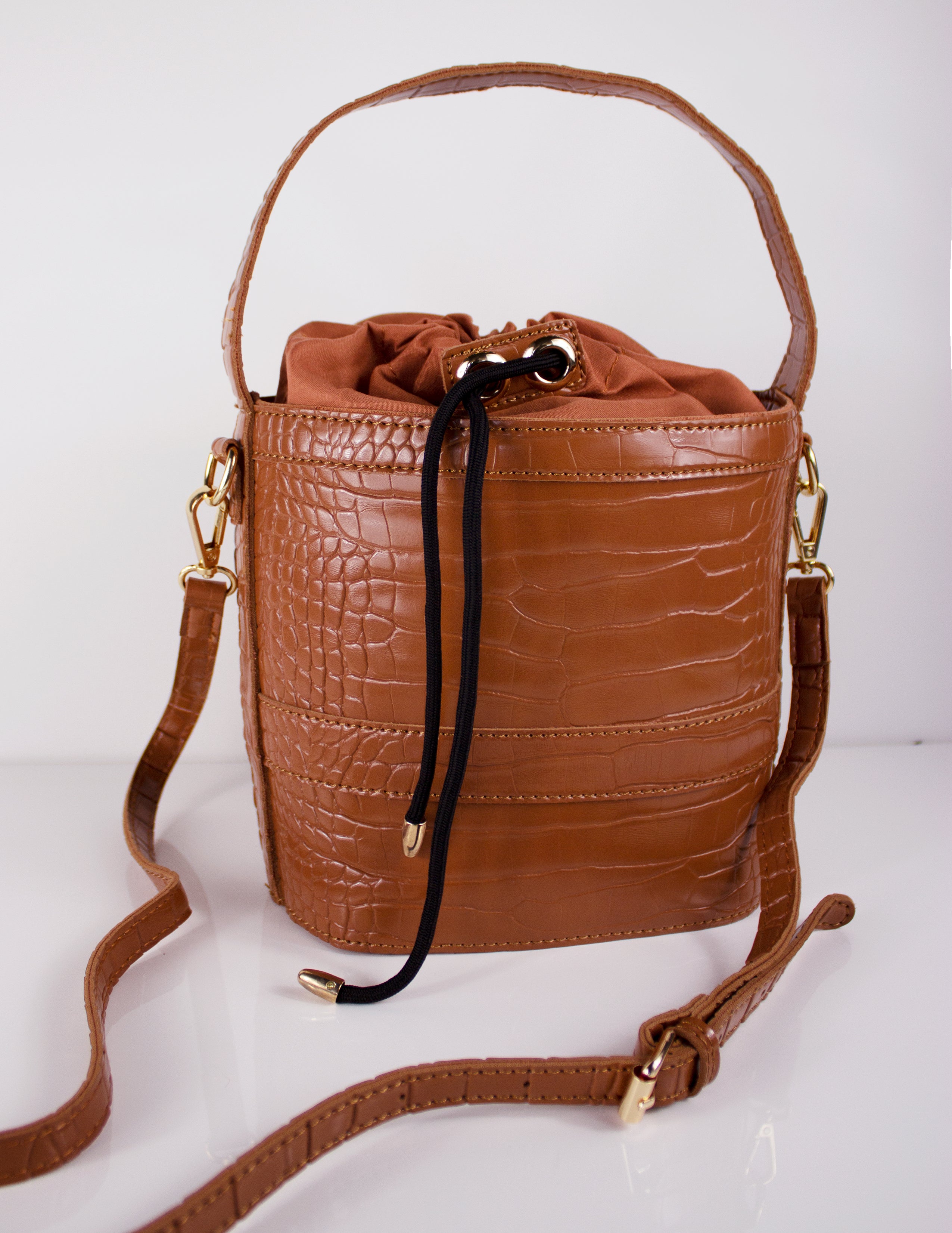 Blue District Tas Astatine Bucket Vegan Leer Karamel