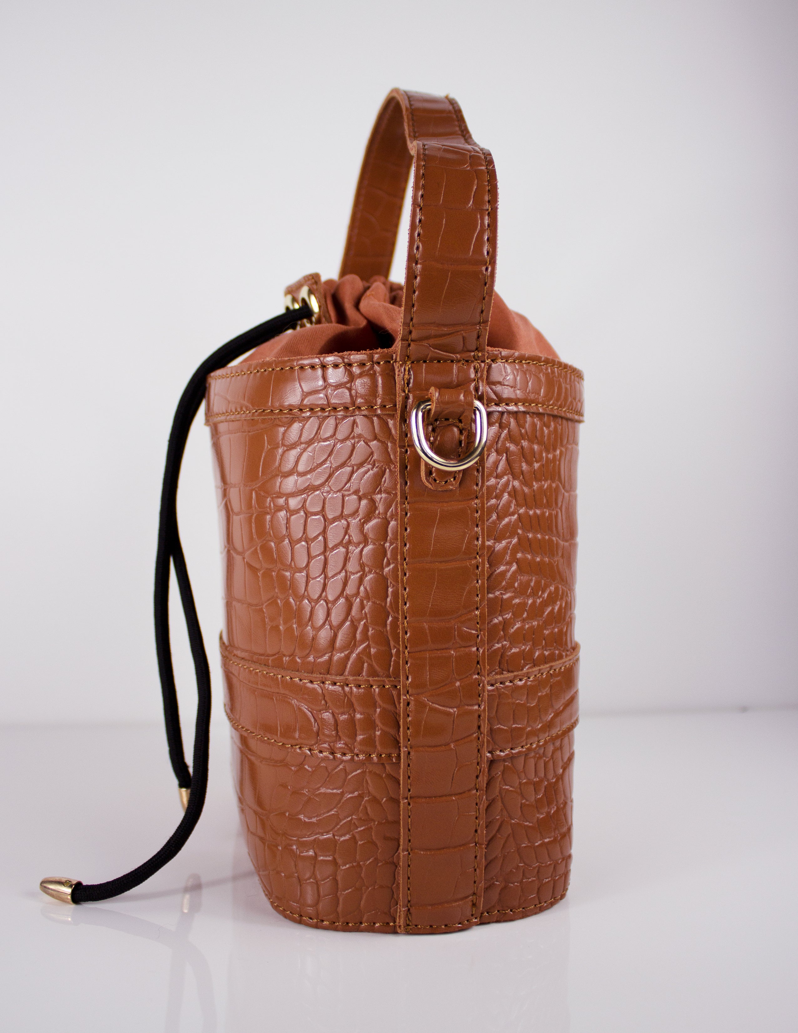 Blue District Tas Astatine Bucket Vegan Leer Karamel