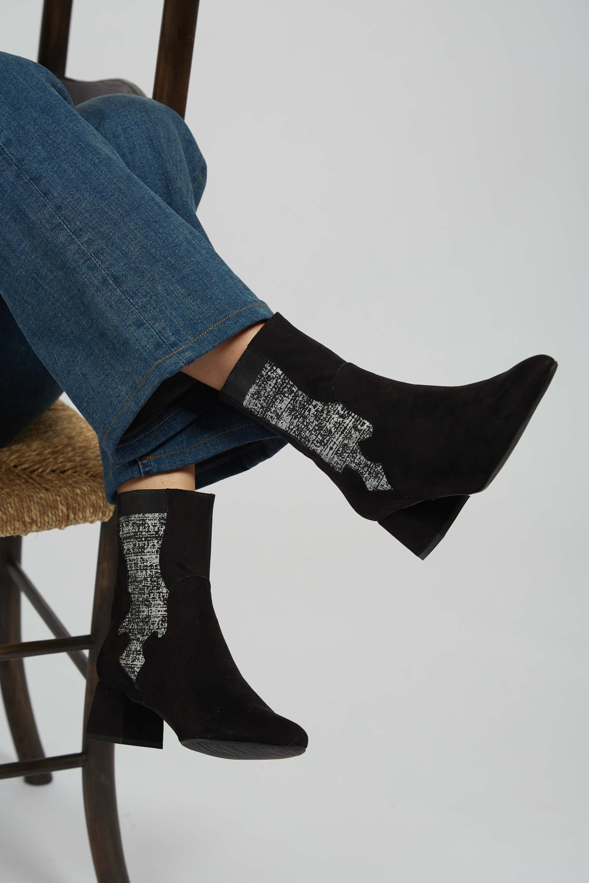 Momoc womens vegan Boots Elastic Silver & Black