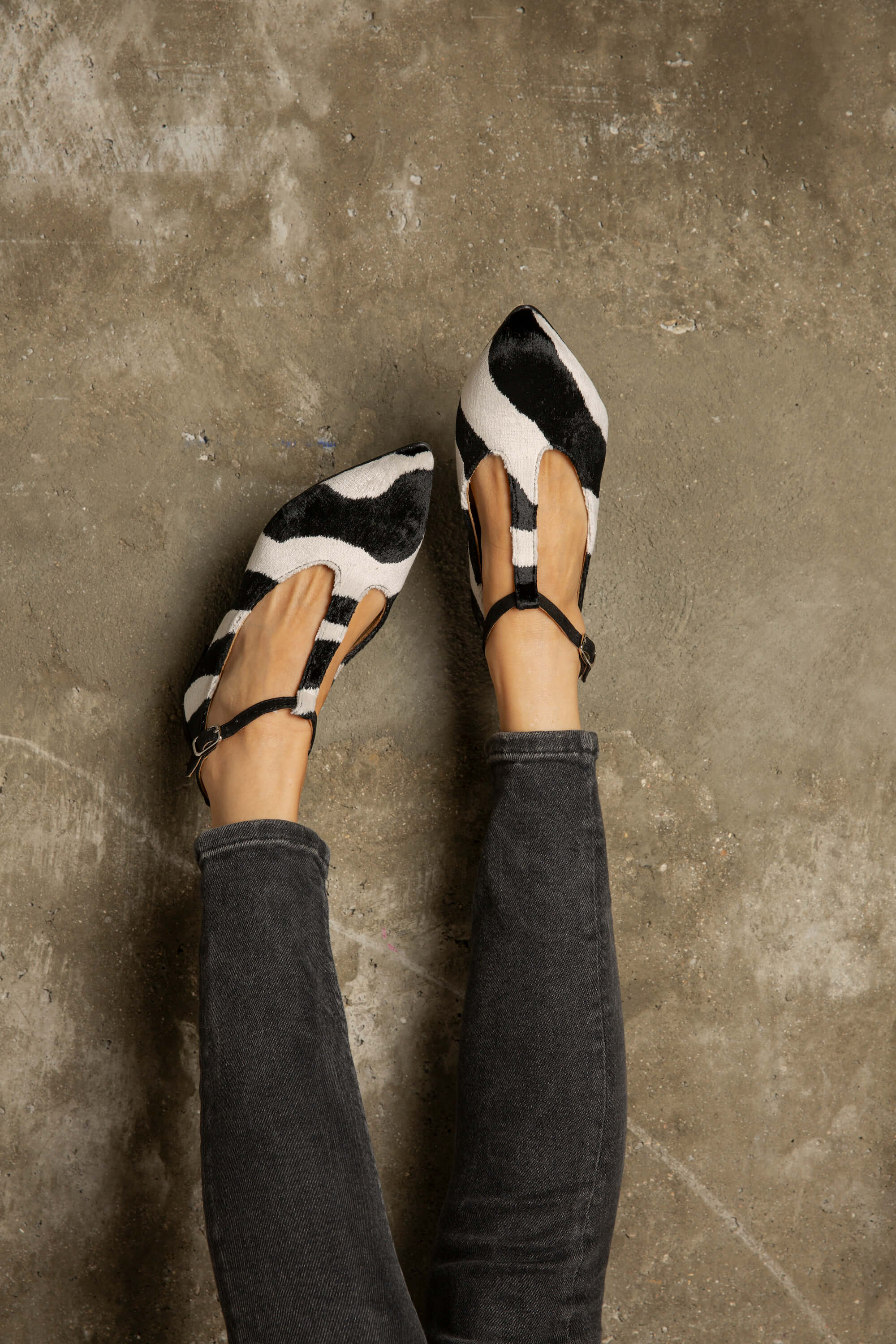 Momoc womens vegan Ballerinas Zebra Black & White