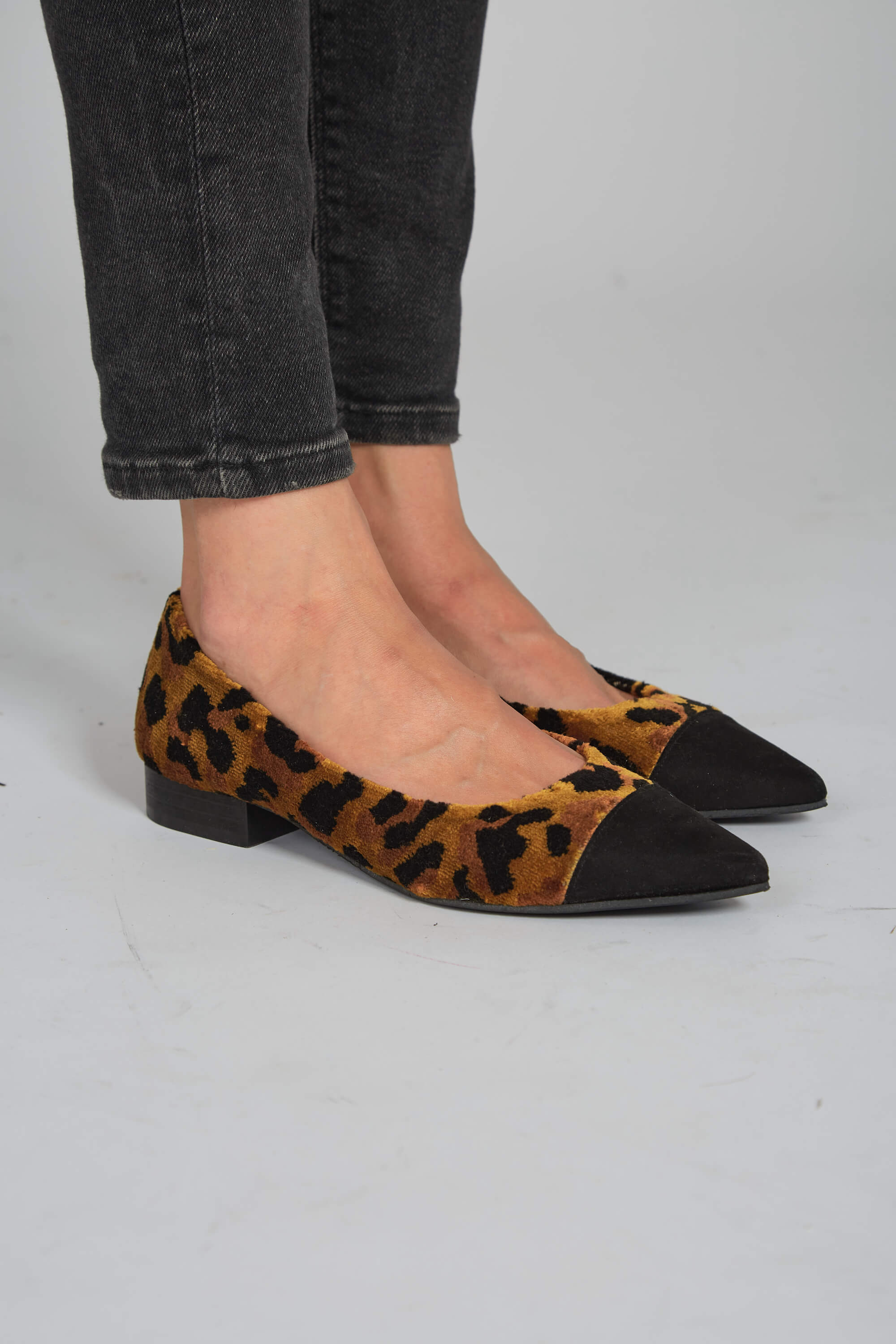 Momoc Damen vegan Ballerinas Leopard Ferox Schwarz & Braun