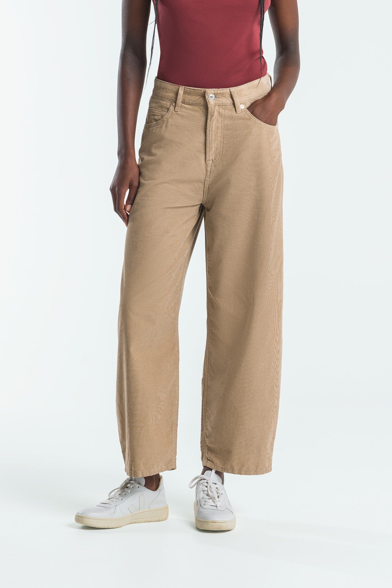 Kings Of Indigo Damen vegan Cropped Jeans Unisex Leila Silver Mink Beige