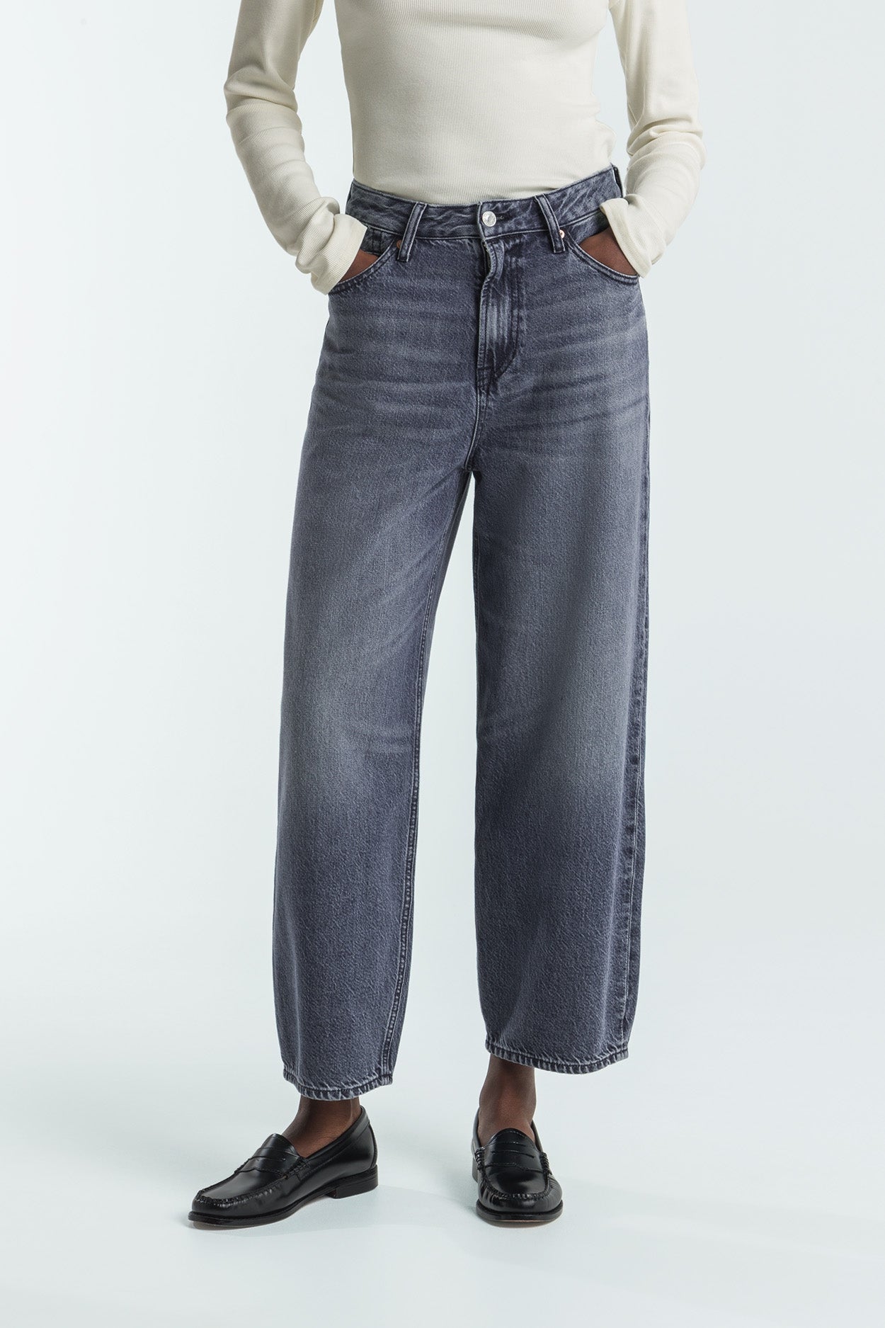 Kings Of Indigo Damen vegan Cropped Jeans Unisex Leila Jim Whale Blau