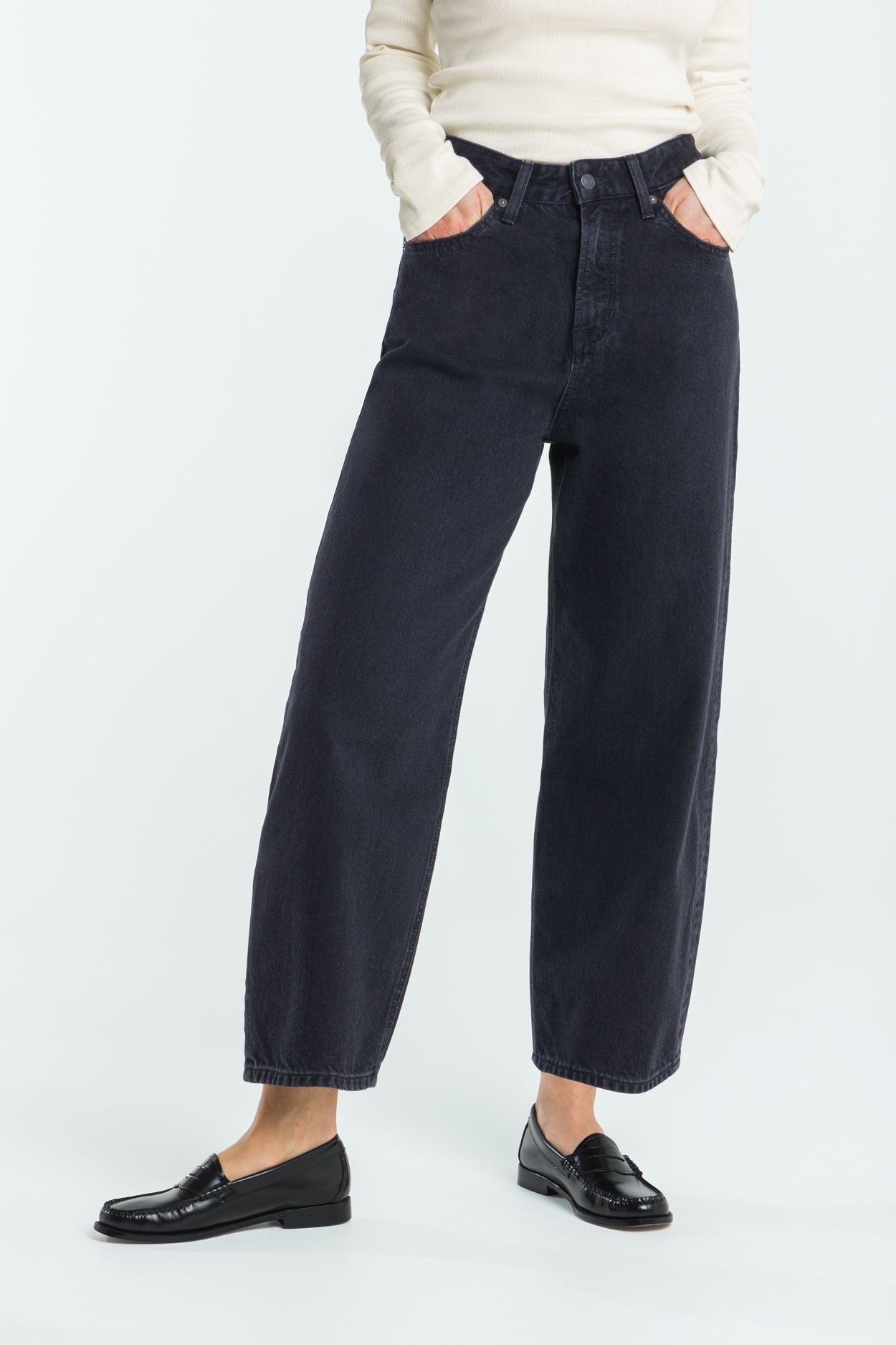 Kings Of Indigo Damen vegan Jeans Unisex Leila Holo Used Schwarz