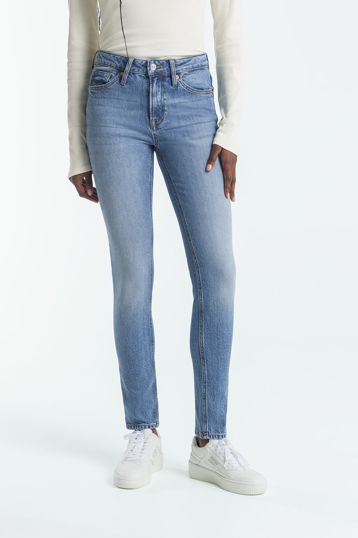 Kings Of Indigo Damen vegan Jeans Juno Medium Antonie Deep Royal