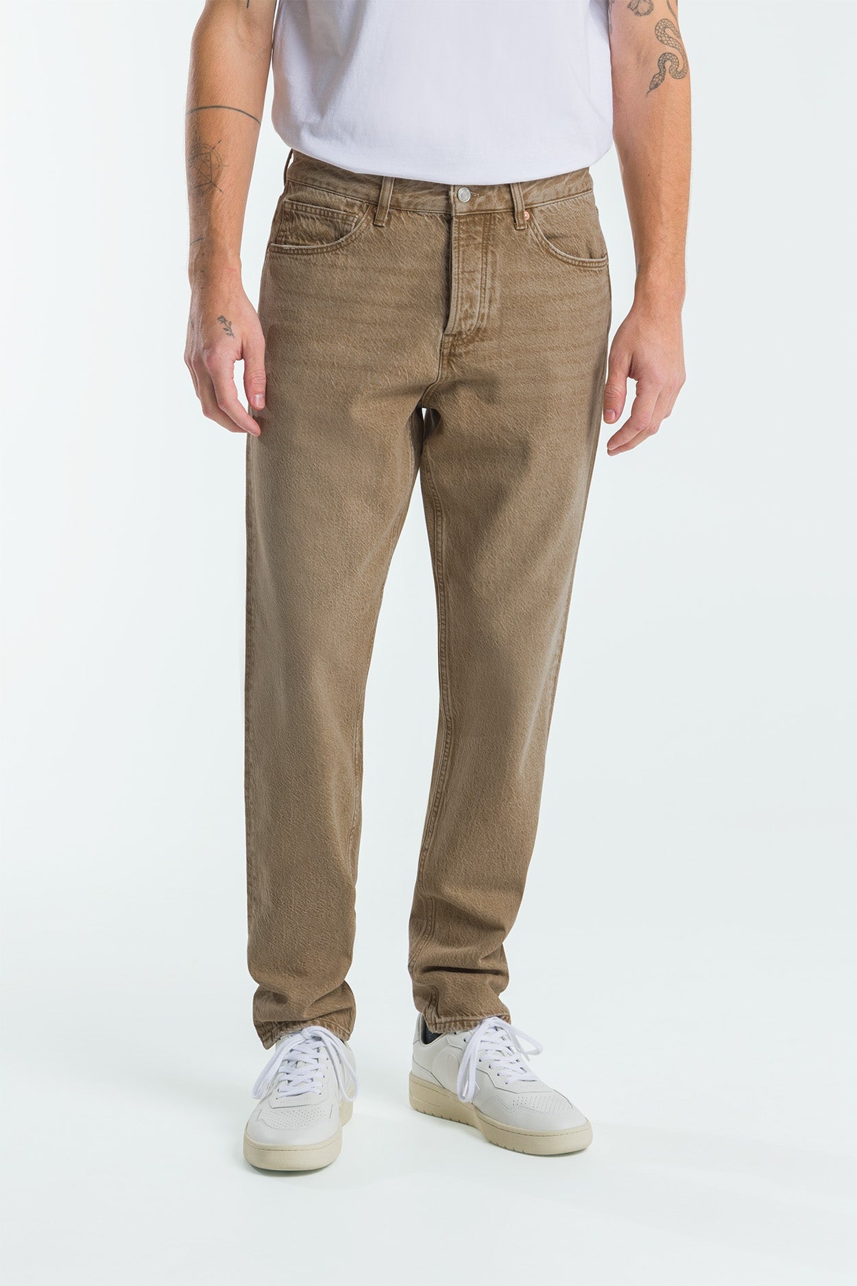 Kings Of Indigo Herren vegan Jeans Sushan Jim Dark Beige