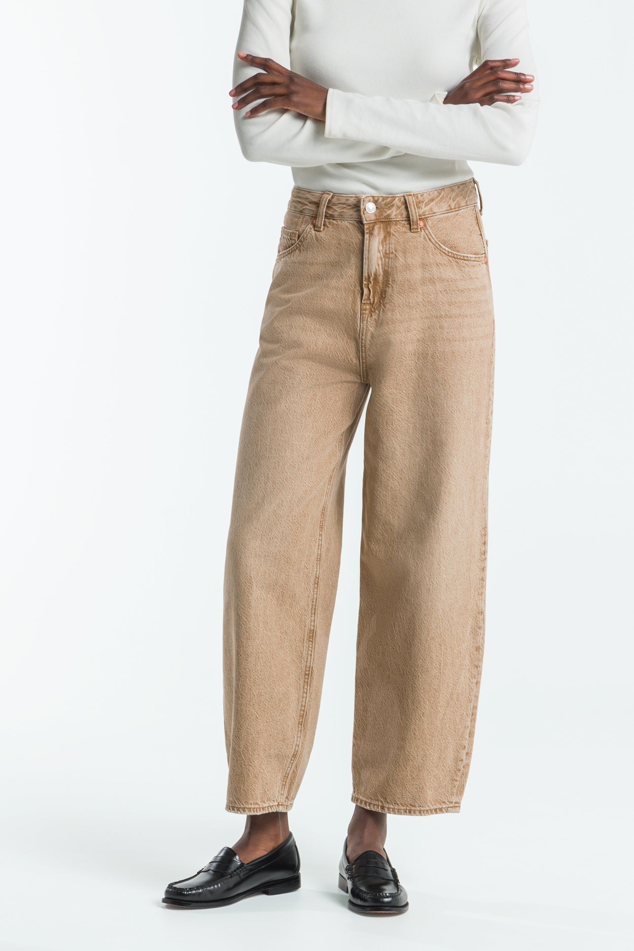 Kings Of Indigo Damen vegan Cropped Jeans Unisex Leila Jim Dark Beige