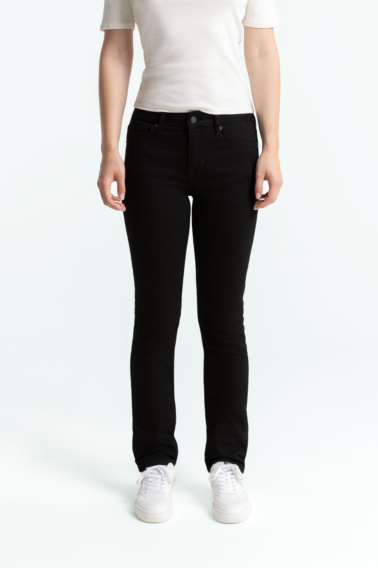 Kings Of Indigo Damen vegan Jeans Emi Stay Black Rinse
