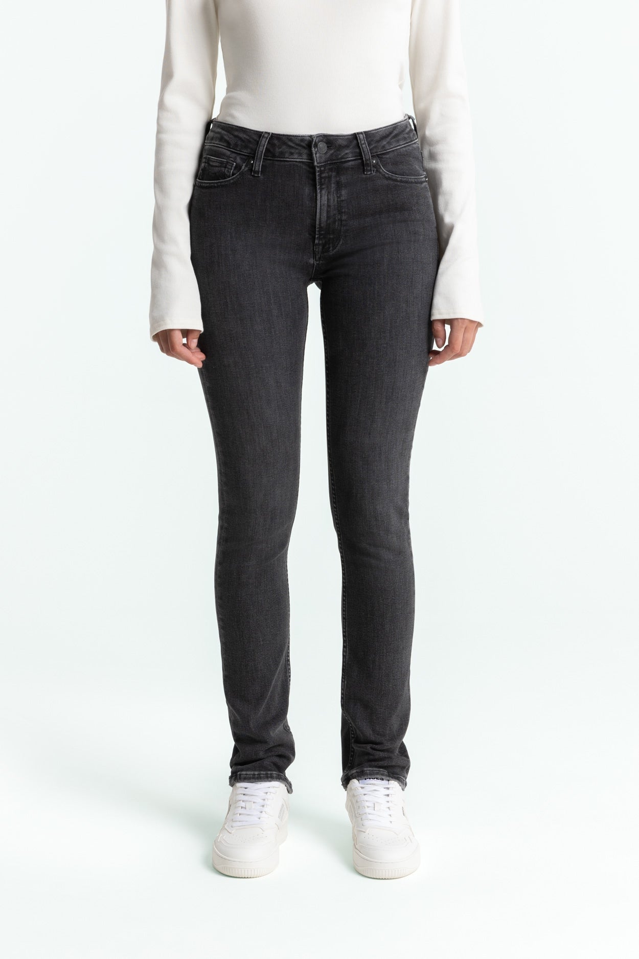Kings Of Indigo Damen vegan Jeans Emi Journey Grau
