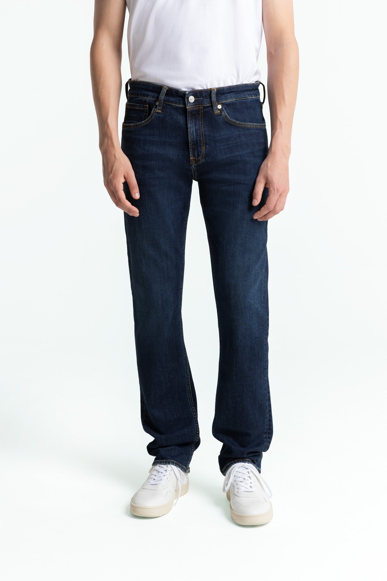 Kings Of Indigo Herren vegan Jeans Ryan Clean Medium Used Navy