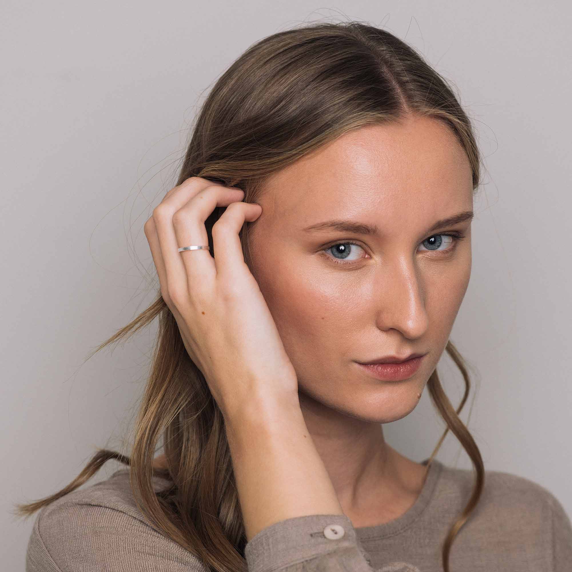 fejn Band Ring Unisex Satin Gold