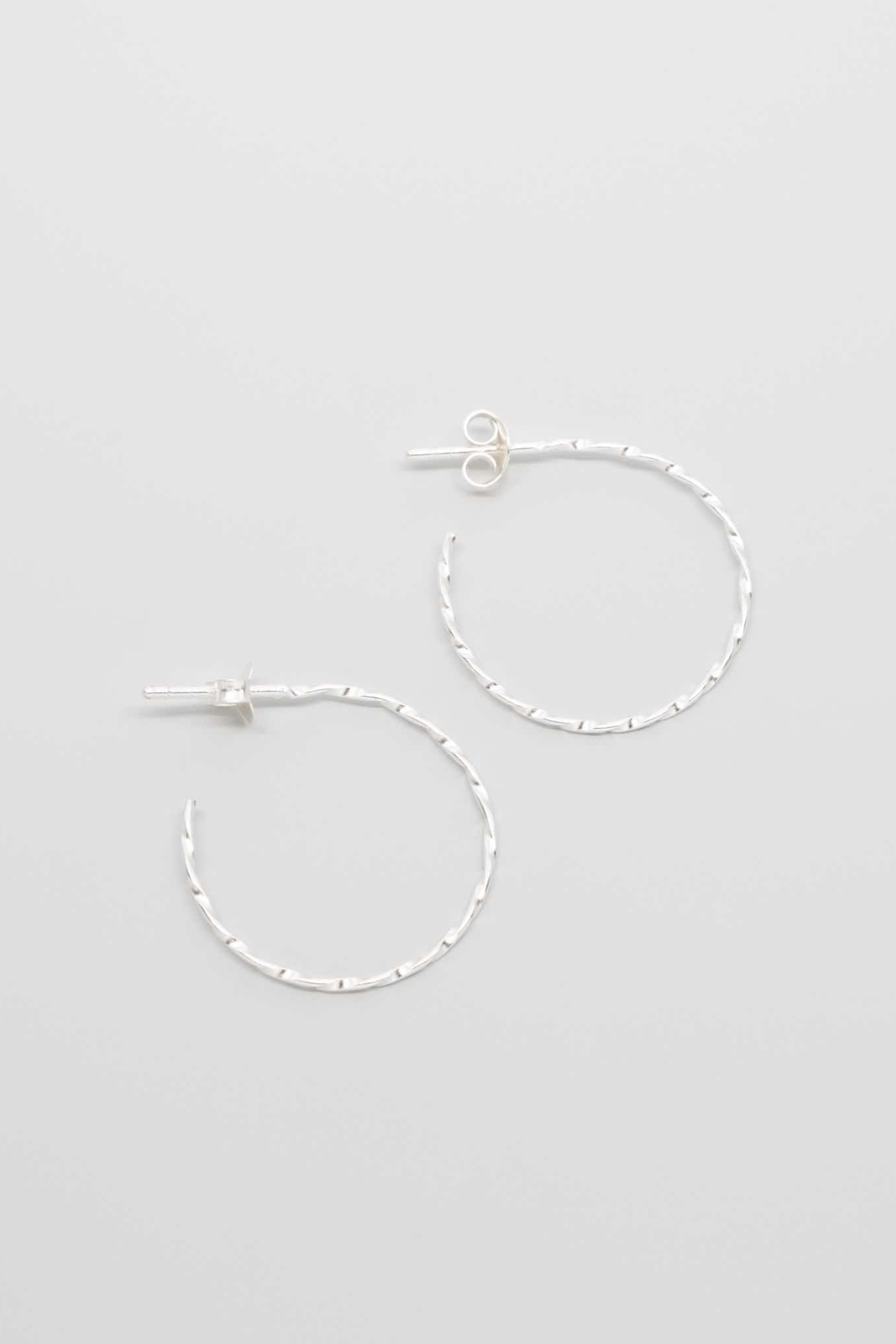 fejn womens vegan Tiny Hoop Twisted Silver