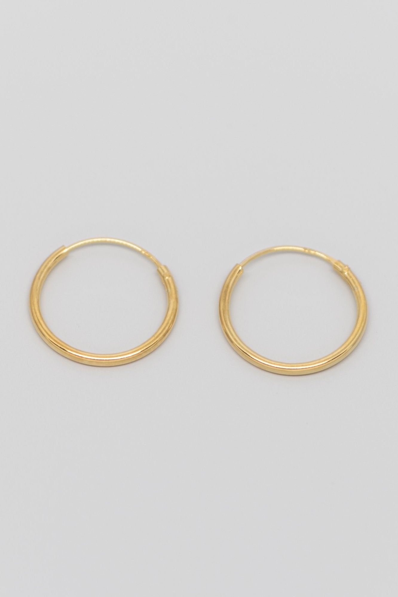 fejn womens vegan Hoop Simple Gold