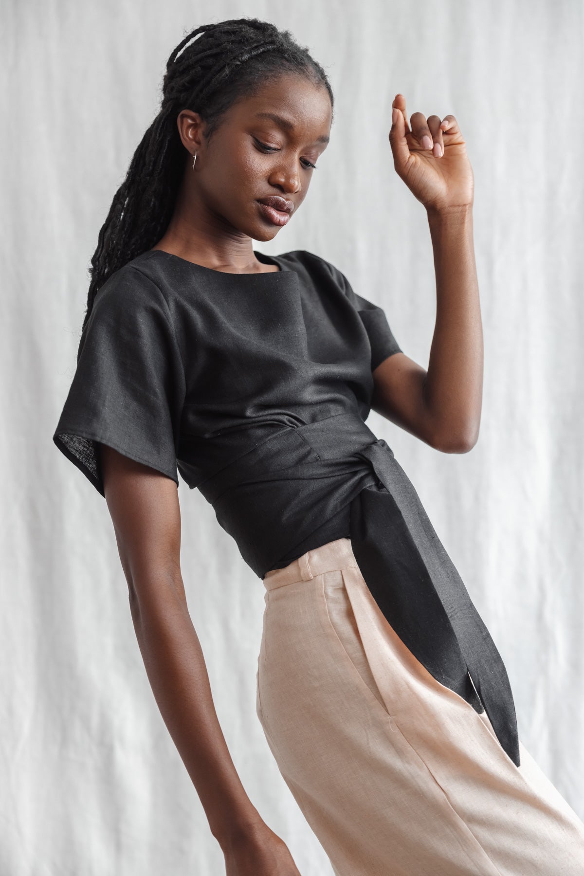 Jyoti Fair Works Damen vegan Wickelhemd Amaranth Schwarz