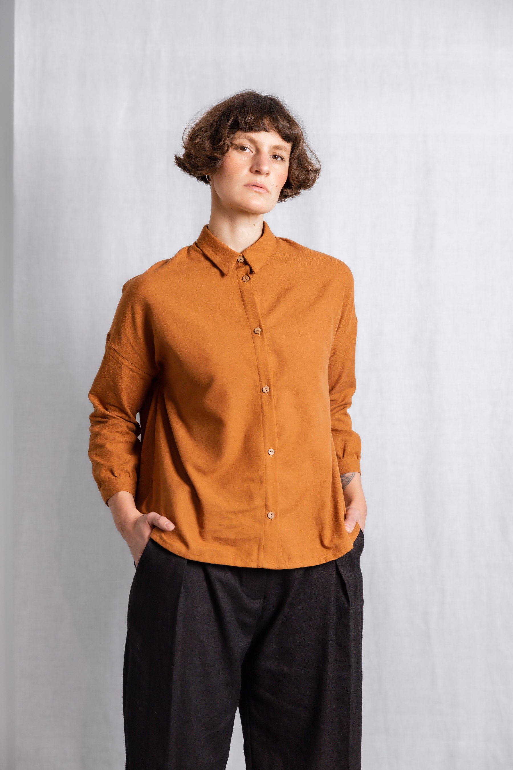 Image of Jyoti Fair Works dames vegan Blouse Mayank Hazelnoot