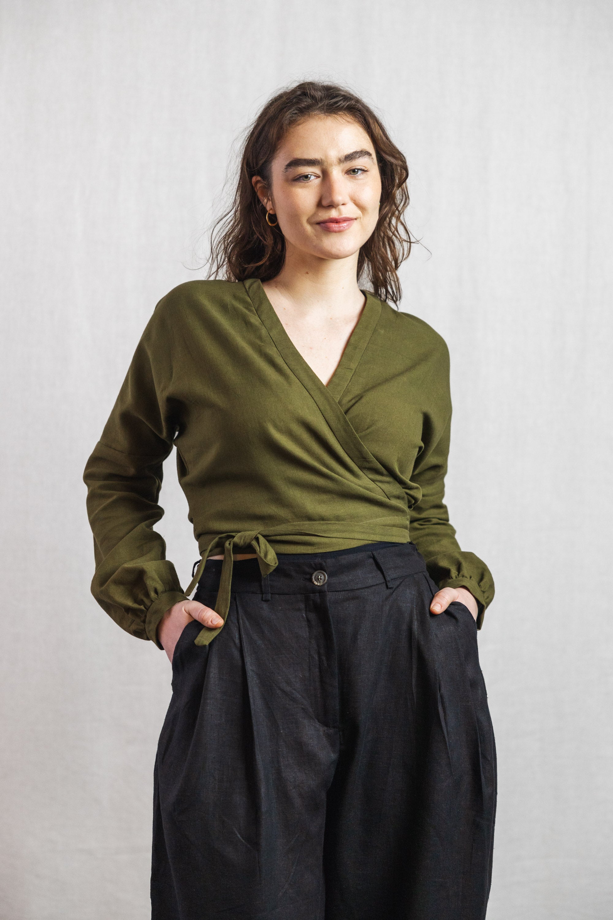 Jyoti Fair Works Damen vegan Wickelbluse Harita MoosgrÃ¼n